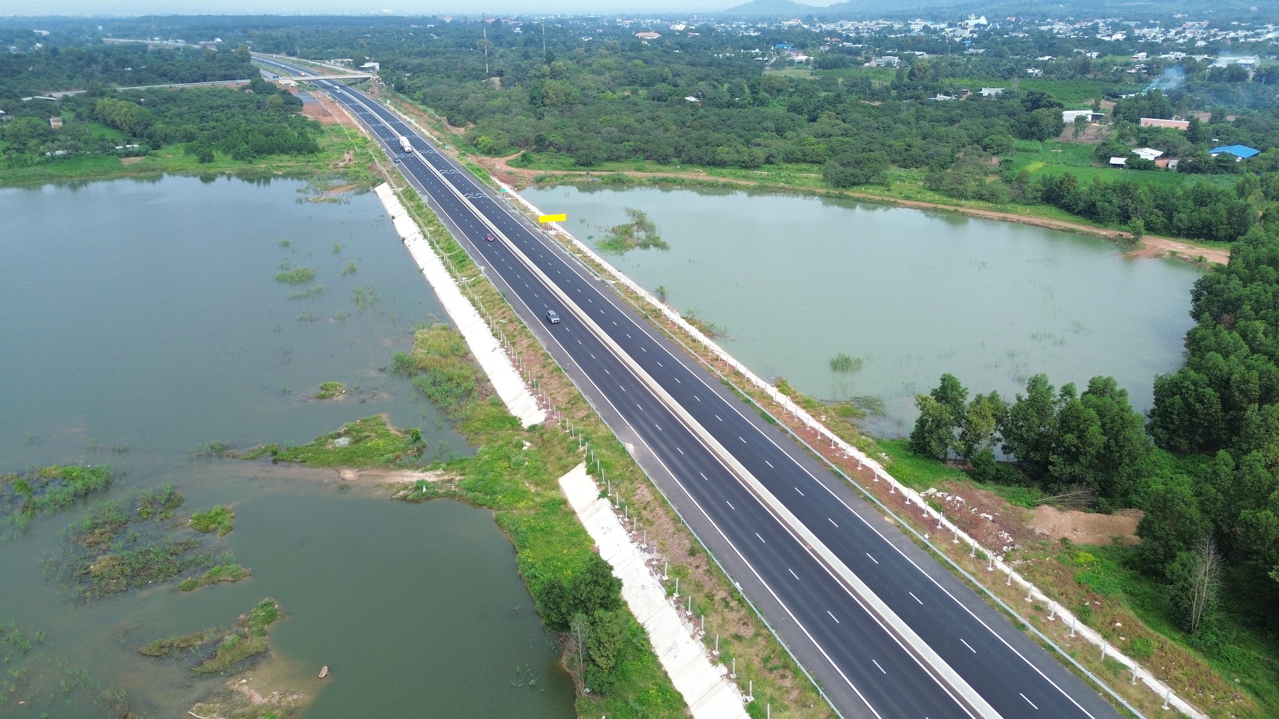 T&aacute;i diễn nạn cắt trộm d&acirc;y điện tại n&uacute;t giao cao tốc Phan Thiết - Dầu Gi&acirc;y- Ảnh 3.