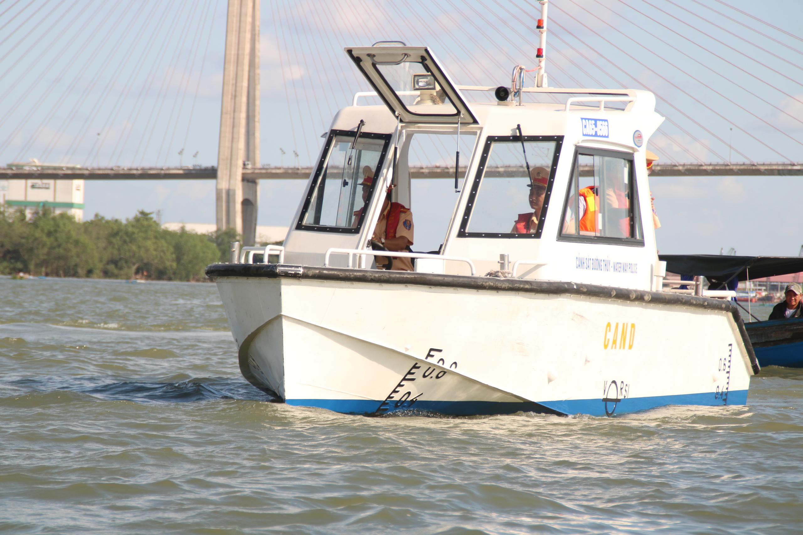 Hàng ngàn người tham gia lễ hội độc đáo trên sông Hậu- Ảnh 8. Hàng ngàn người tham gia lễ hội độc đáo trên sông Hậu- Ảnh 8.