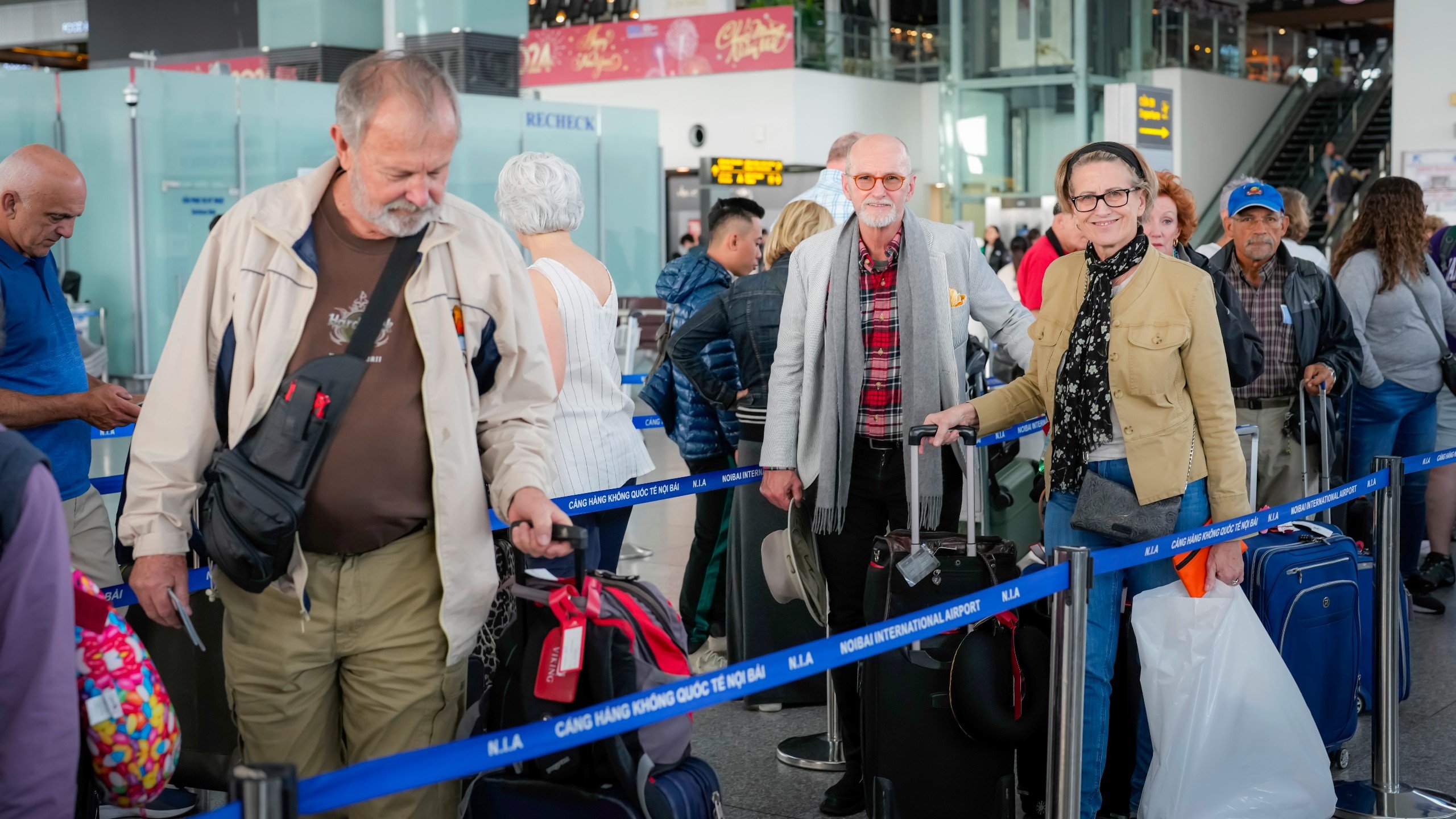 Kh&aacute;ch bay quốc tế qua s&acirc;n bay Nội B&agrave;i cao kỷ lục- Ảnh 2.