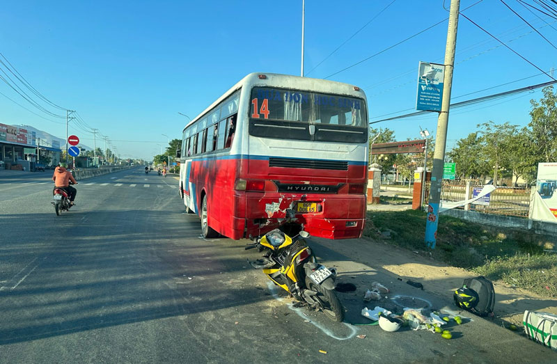 Hiện trường vụ tai nạn - Ảnh: L&ecirc; Ph&uacute;c.