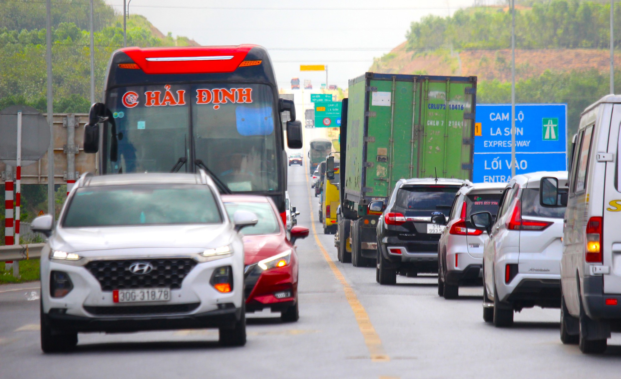 Vì sao cao tốc 2 làn xe không có dải phân cách cứng?- Ảnh 1. Vì sao cao tốc 2 làn xe không có dải phân cách cứng?- Ảnh 1.