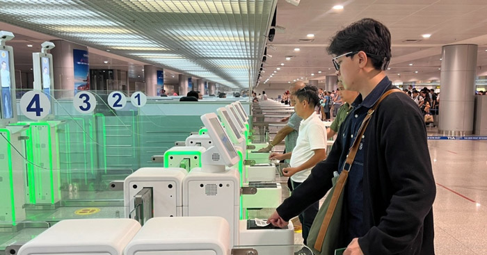 Thủ tướng y&ecirc;u cầu &aacute;p dụng nhập cảnh trực tuyến qua nhận dạng khu&ocirc;n mặt- Ảnh 1.