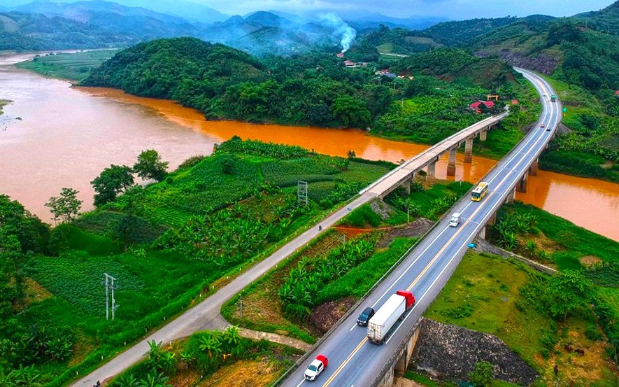 &ldquo;Liệu cơm gắp mắm&rdquo; l&agrave;m cao tốc 2 l&agrave;n xe
