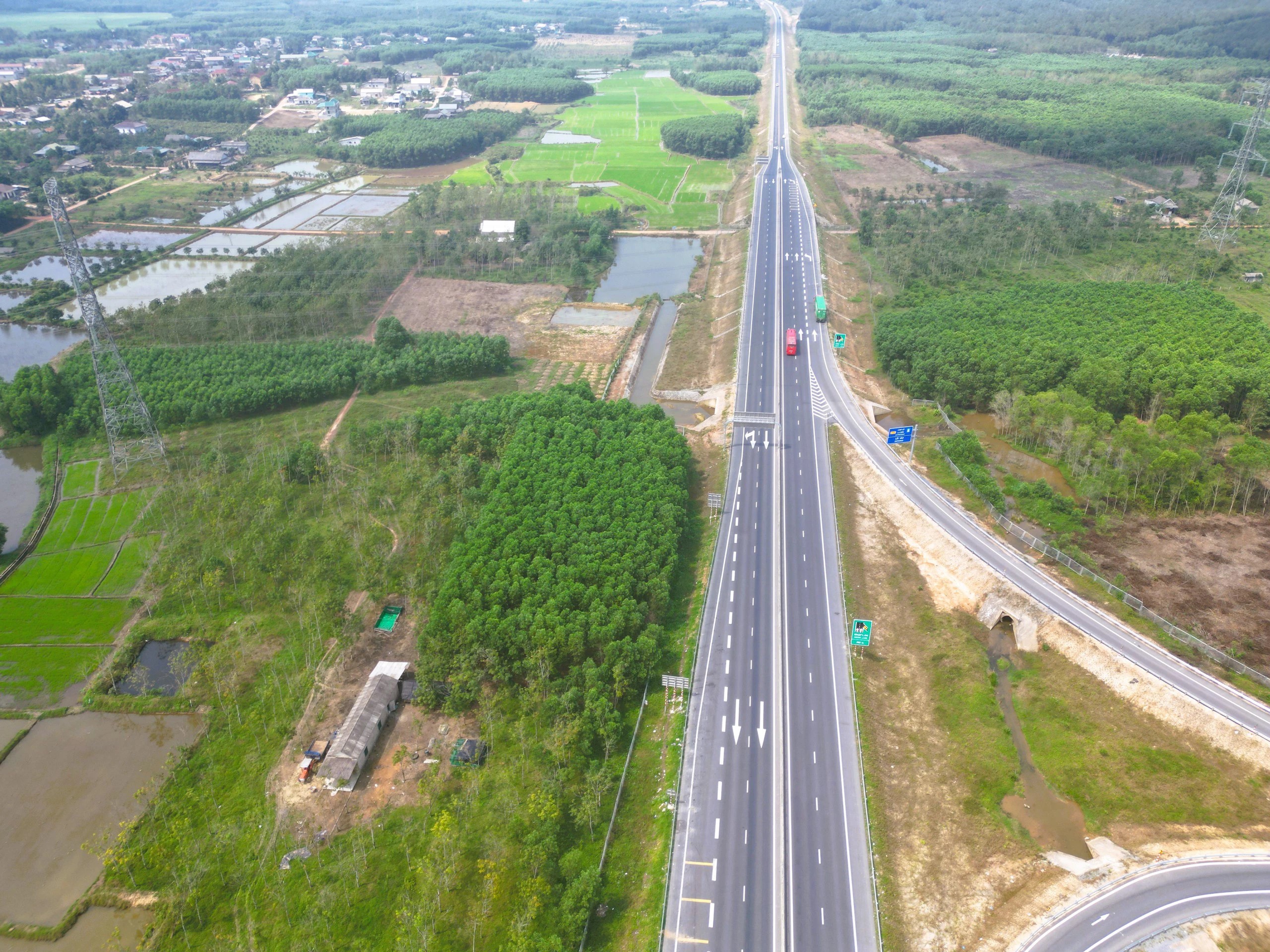Ho&agrave;n th&agrave;nh r&agrave; so&aacute;t, đề xuất nhiều giải ph&aacute;p tổ chức giao th&ocirc;ng cao tốc Cam Lộ - La Sơn- Ảnh 4.