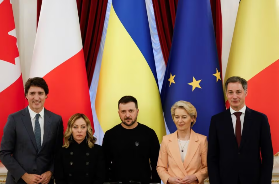 C&aacute;c l&atilde;nh đạo phương T&acirc;y c&oacute; động th&aacute;i đặc biệt đ&uacute;ng 2 năm ng&agrave;y xung đột Nga-Ukraine- Ảnh 1.