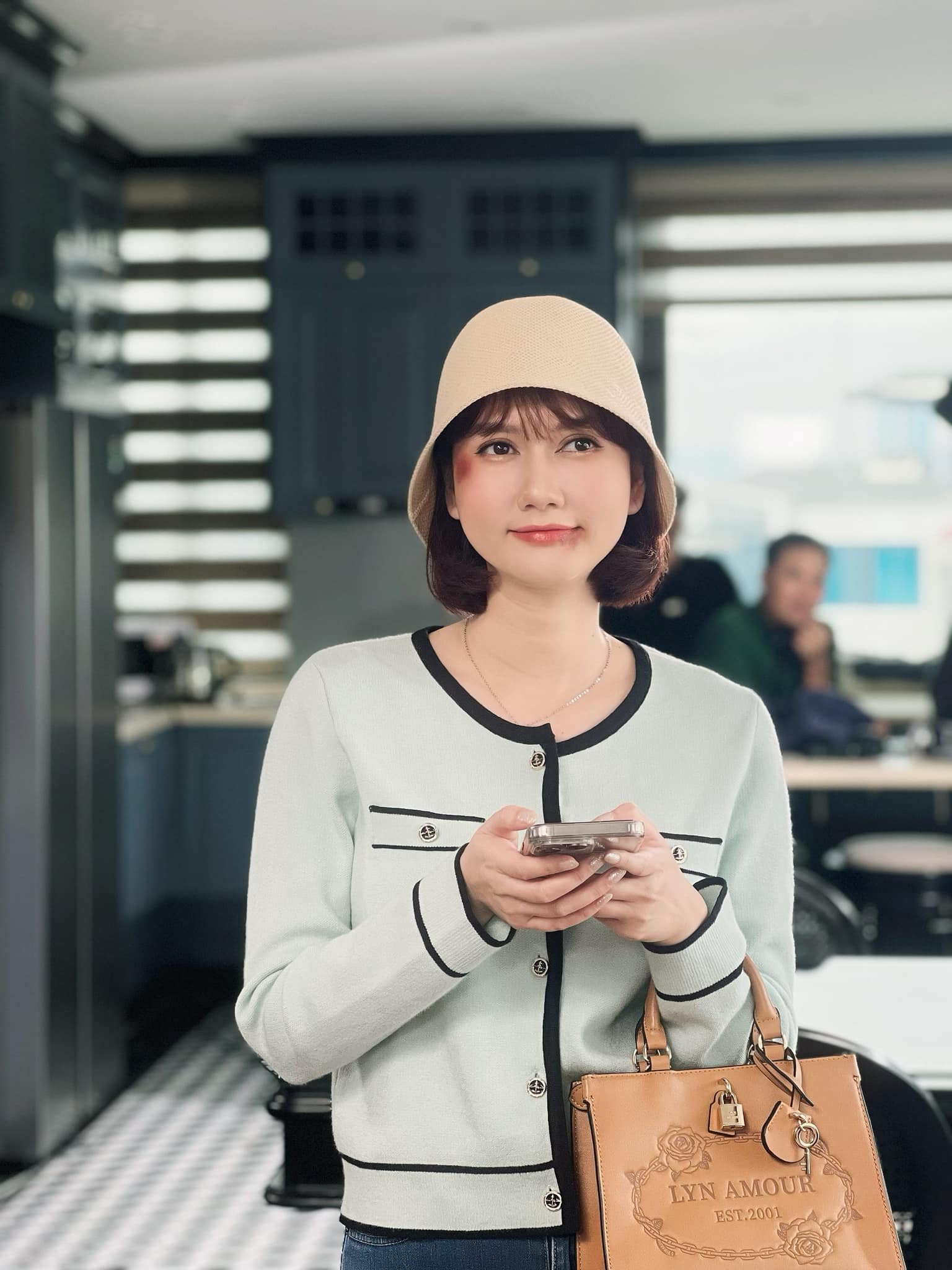 Phim si&ecirc;u ngắn 3 ph&uacute;t B&ecirc;n hiếu b&ecirc;n t&igrave;nh: Những t&igrave;nh huống 