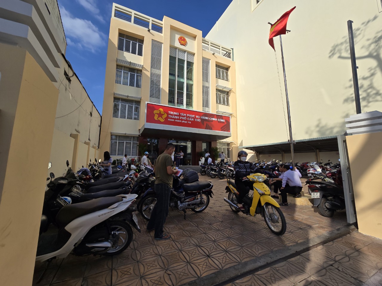 Trung t&acirc;m h&agrave;nh ch&iacute;nh c&ocirc;ng Cần Thơ 