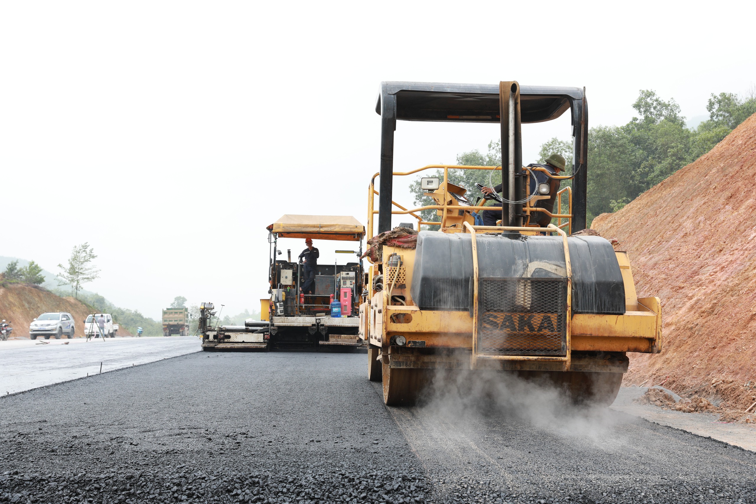 Tăng tốc thi c&ocirc;ng đường li&ecirc;n kết v&ugrave;ng tại Th&aacute;i Nguy&ecirc;n- Ảnh 1.