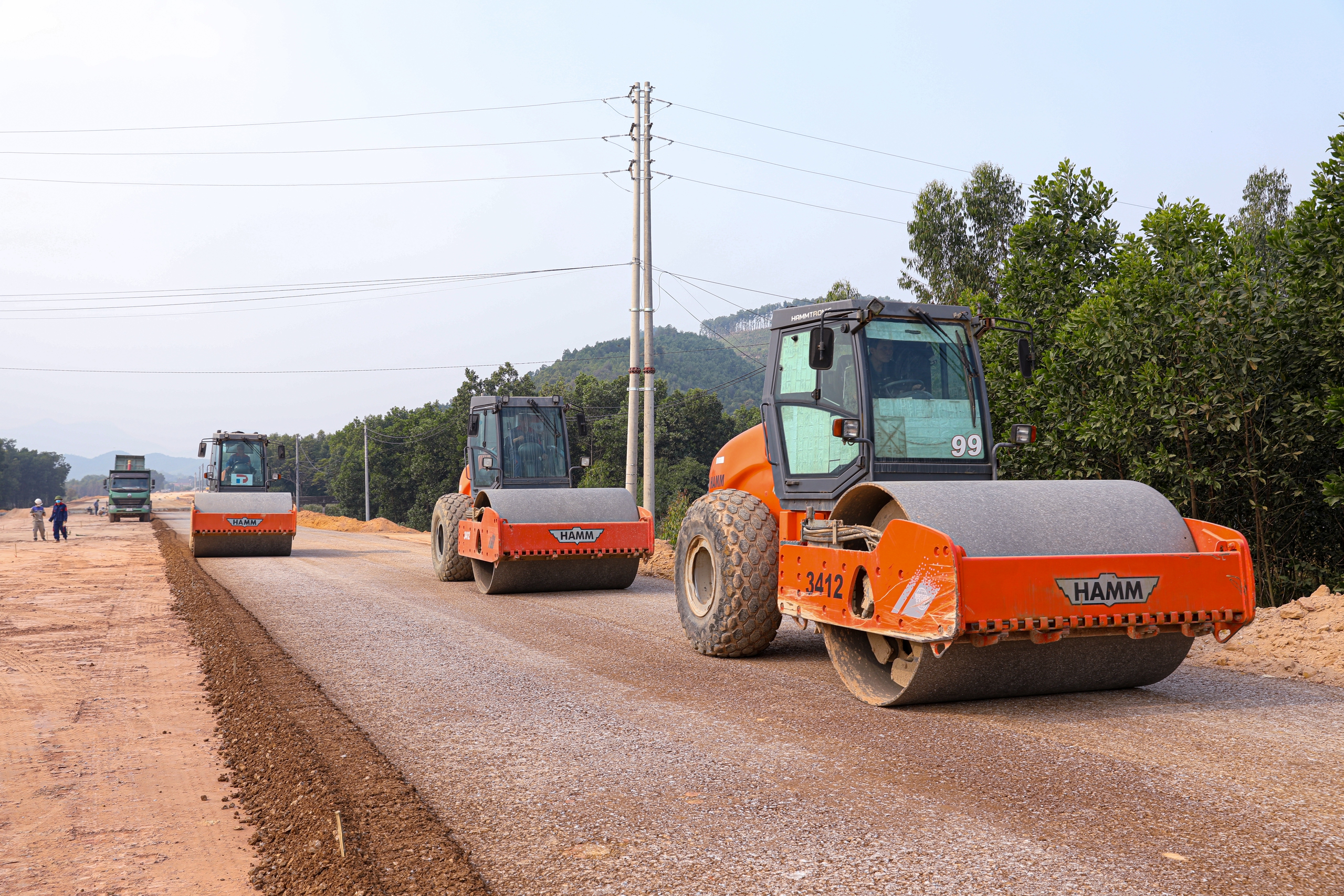 Tăng tốc thi c&ocirc;ng đường li&ecirc;n kết v&ugrave;ng tại Th&aacute;i Nguy&ecirc;n- Ảnh 9.