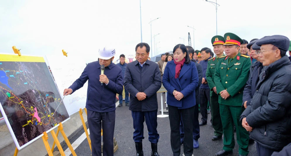 Tăng tốc thi c&ocirc;ng đường li&ecirc;n kết v&ugrave;ng tại Th&aacute;i Nguy&ecirc;n- Ảnh 12.