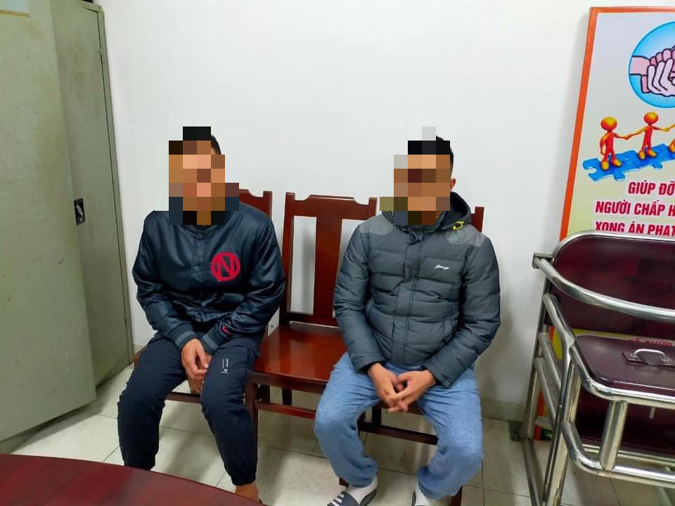 T&igrave;nh huống ph&aacute;p l&yacute; vụ 2 thanh ni&ecirc;n tạt đầu &ocirc; t&ocirc;, đ&aacute;nh t&agrave;i xế tr&ecirc;n đường V&agrave;nh đai 2- Ảnh 1.