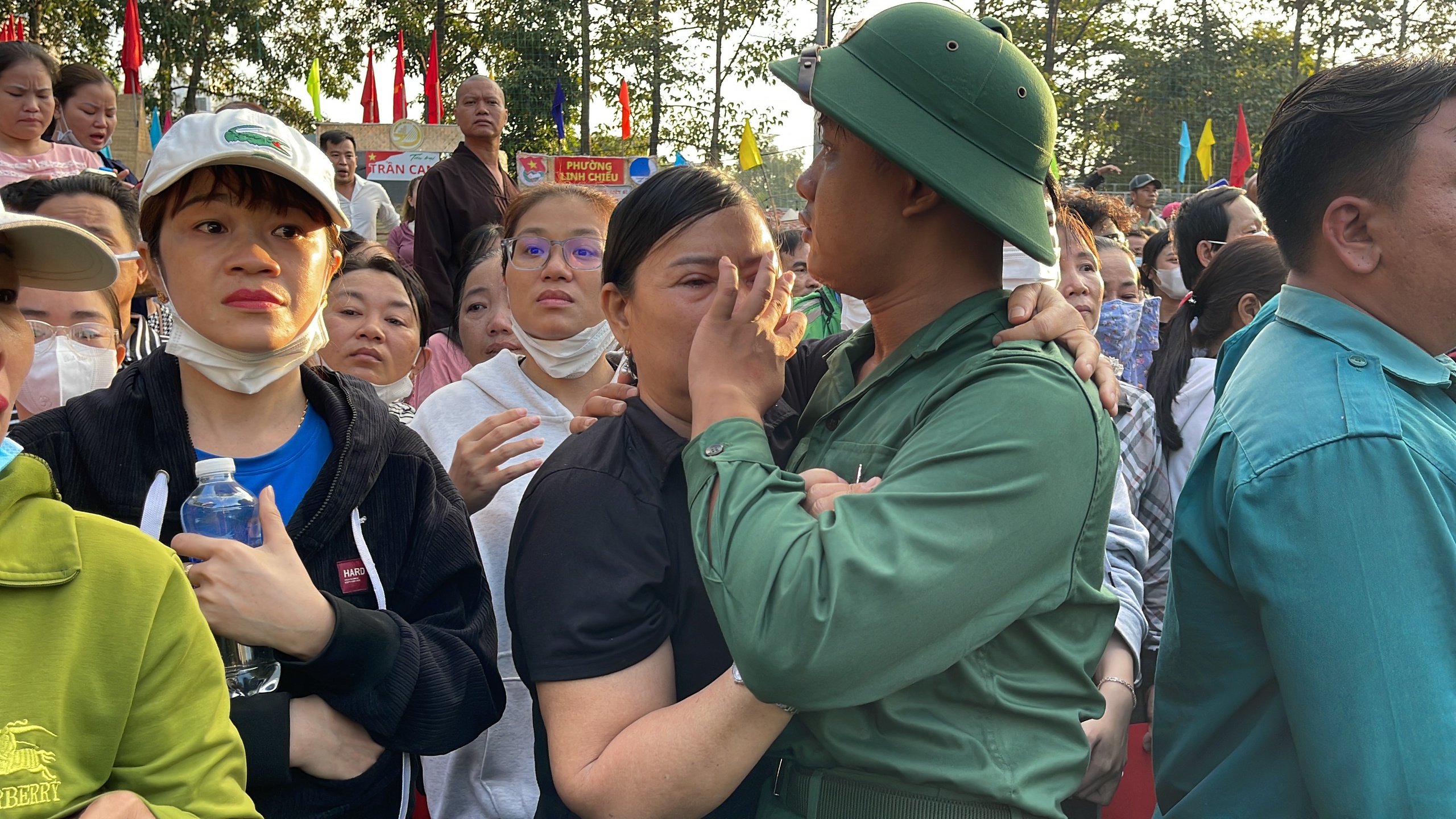 H&igrave;nh ảnh x&uacute;c động trong ng&agrave;y tiễn c&aacute;c t&acirc;n binh l&ecirc;n đường nhập ngũ- Ảnh 14.