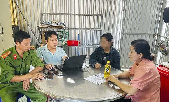 Xử l&yacute; hai c&ocirc; g&aacute;i bịa đặt &ldquo;ăn theo&rdquo; vụ gần 200 người  trốn trại cai nghiện- Ảnh 1.