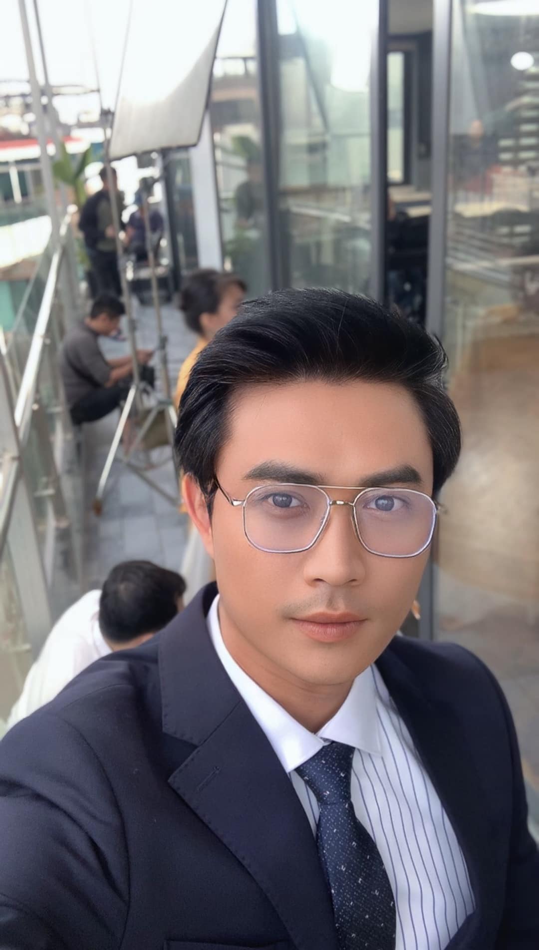 Phim ngắn 3 ph&uacute;t B&ecirc;n hiếu b&ecirc;n t&igrave;nh kết th&uacute;c vội v&atilde;, kh&aacute;n giả than 