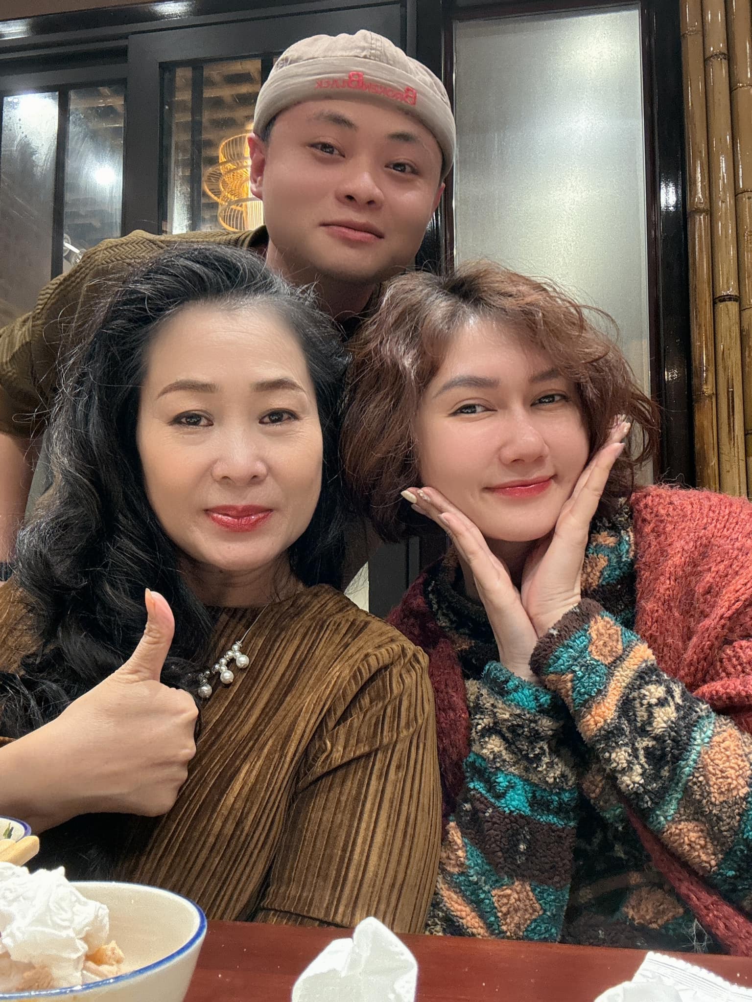 Phim ngắn 3 ph&uacute;t B&ecirc;n hiếu b&ecirc;n t&igrave;nh kết th&uacute;c vội v&atilde;, kh&aacute;n giả than 