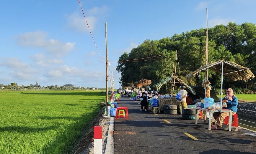 Tạm dừng chợ qu&ecirc; s&aacute;t QL55 do chưa đảm bảo ATGT- Ảnh 1.