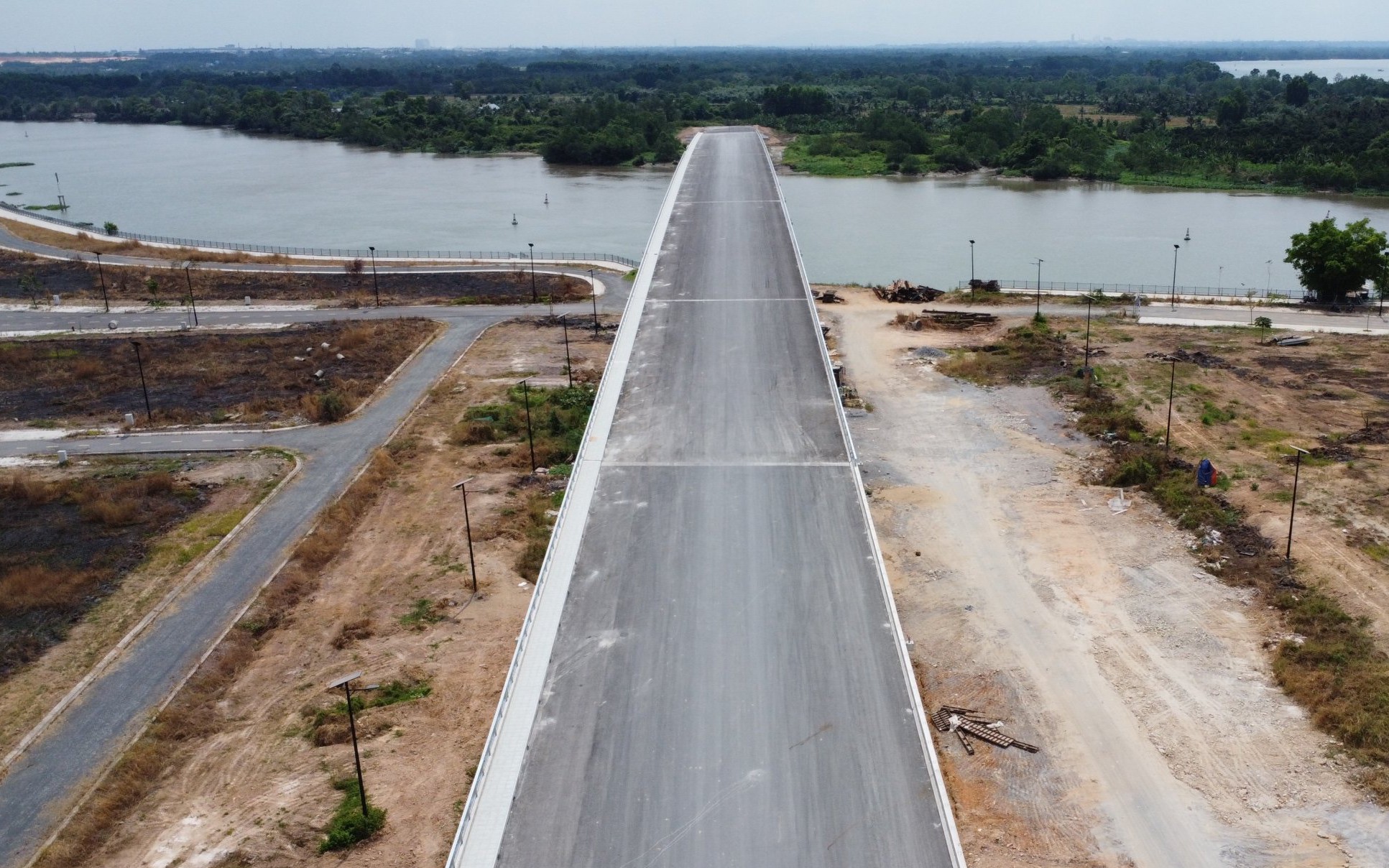 Bàn giao 7.500m2 đất làm hương lộ 2 nối cao tốc TP.HCM - Long Thành - Dầu Giây- Ảnh 2. Đồng Nai: Gấp rút đầu tư hương lộ 2 để khai thác cầu Vàm Cái Sứt