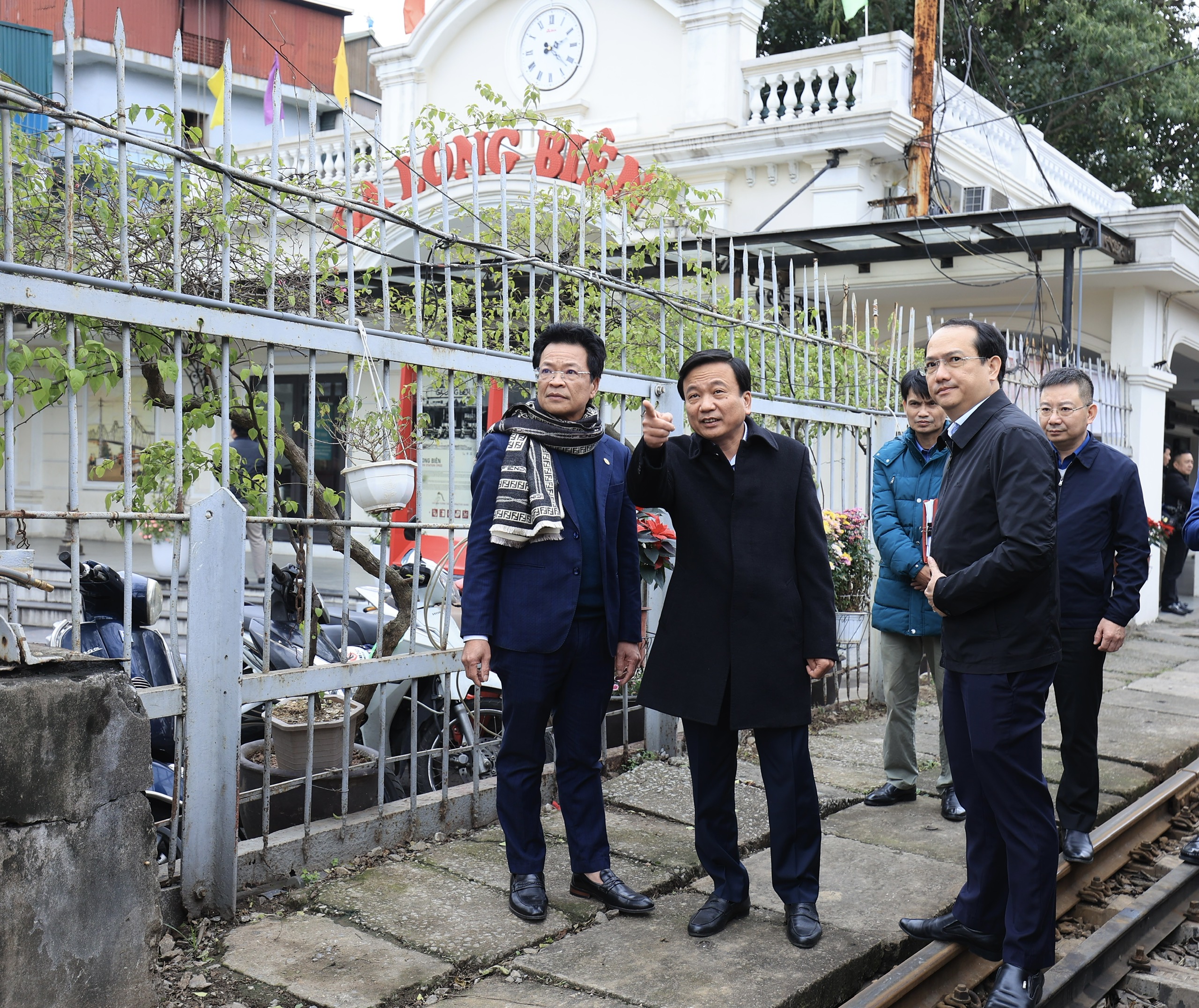Thứ trưởng Nguyễn Danh Huy thị s&aacute;t tuyến đường sắt H&agrave; Nội - Hải Ph&ograve;ng- Ảnh 6.