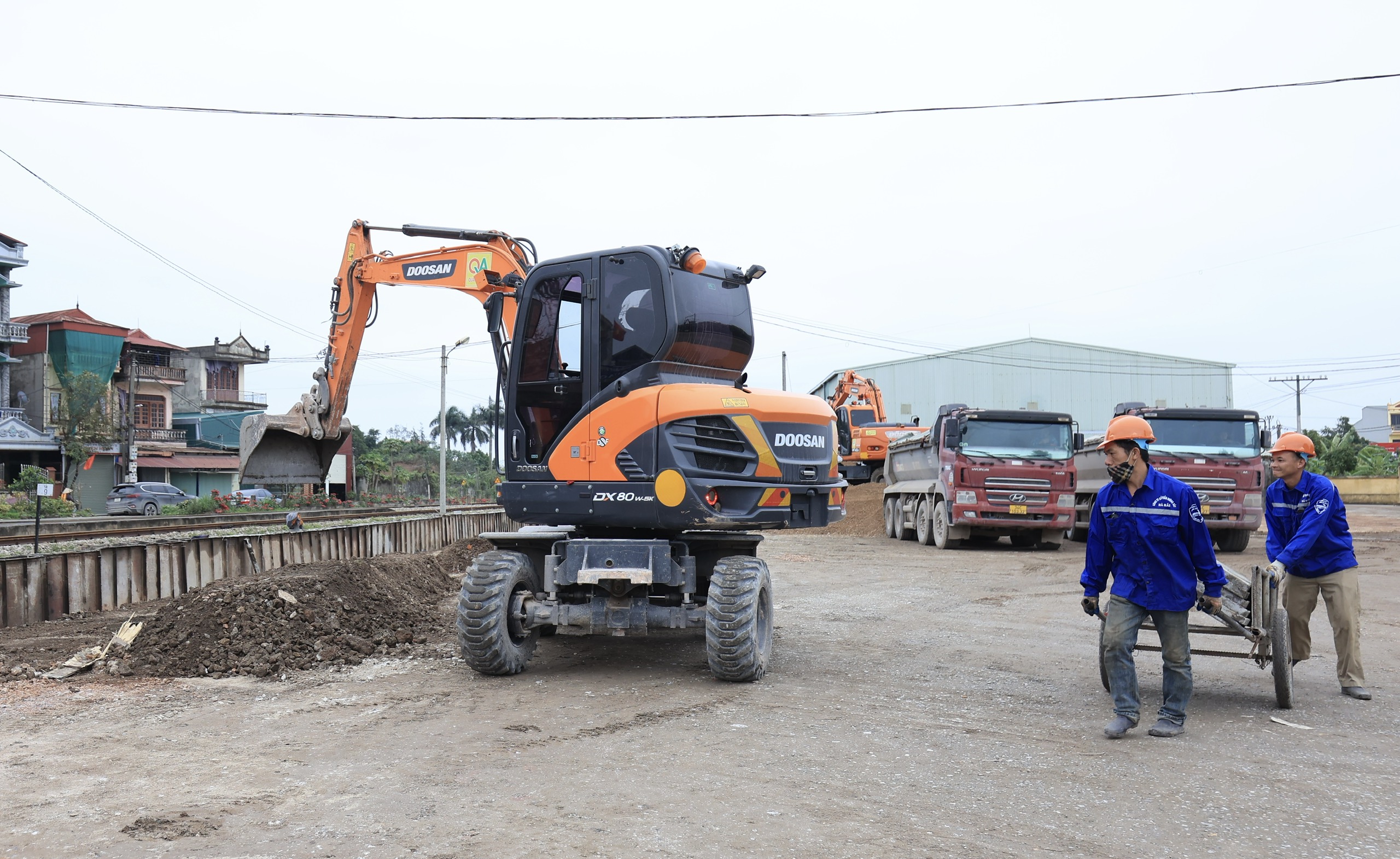 Thứ trưởng Nguyễn Danh Huy thị s&aacute;t tuyến đường sắt H&agrave; Nội - Hải Ph&ograve;ng- Ảnh 4.
