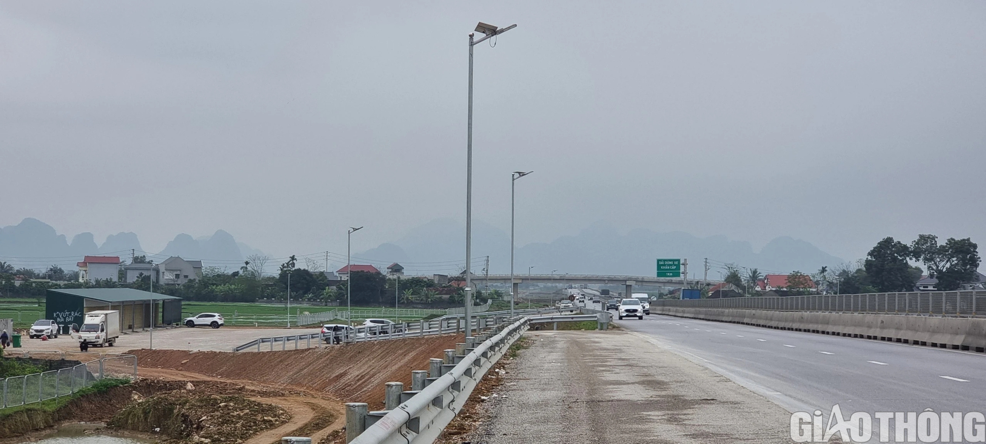 X&acirc;y trạm dừng nghỉ tạm đầu ti&ecirc;n tr&ecirc;n cao tốc Bắc - Nam- Ảnh 5.