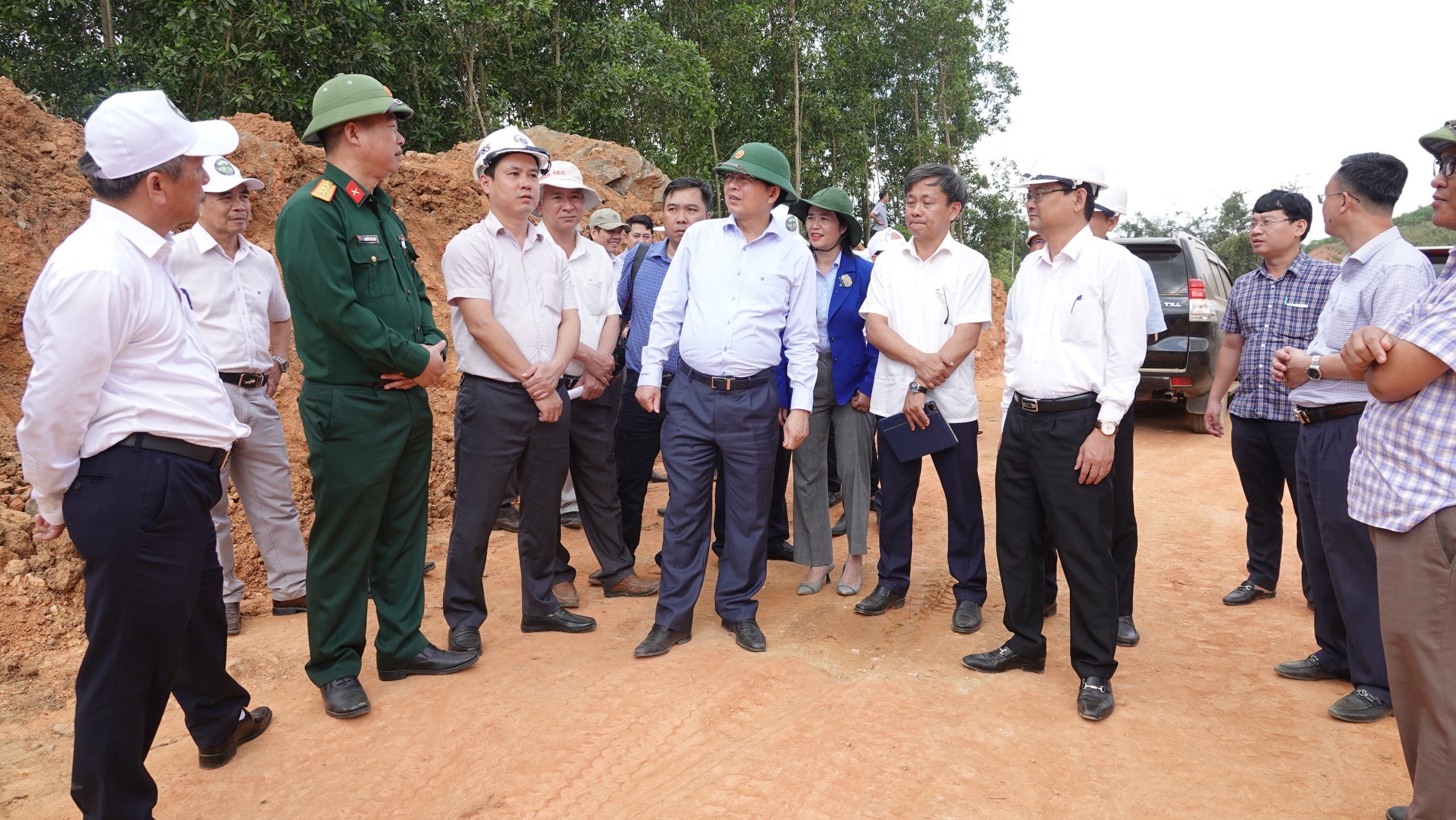 Huy động hơn 1.200 kỹ sư, c&ocirc;ng nh&acirc;n đẩy tiến độ cao tốc Ho&agrave;i Nhơn - Quy Nhơn- Ảnh 3.