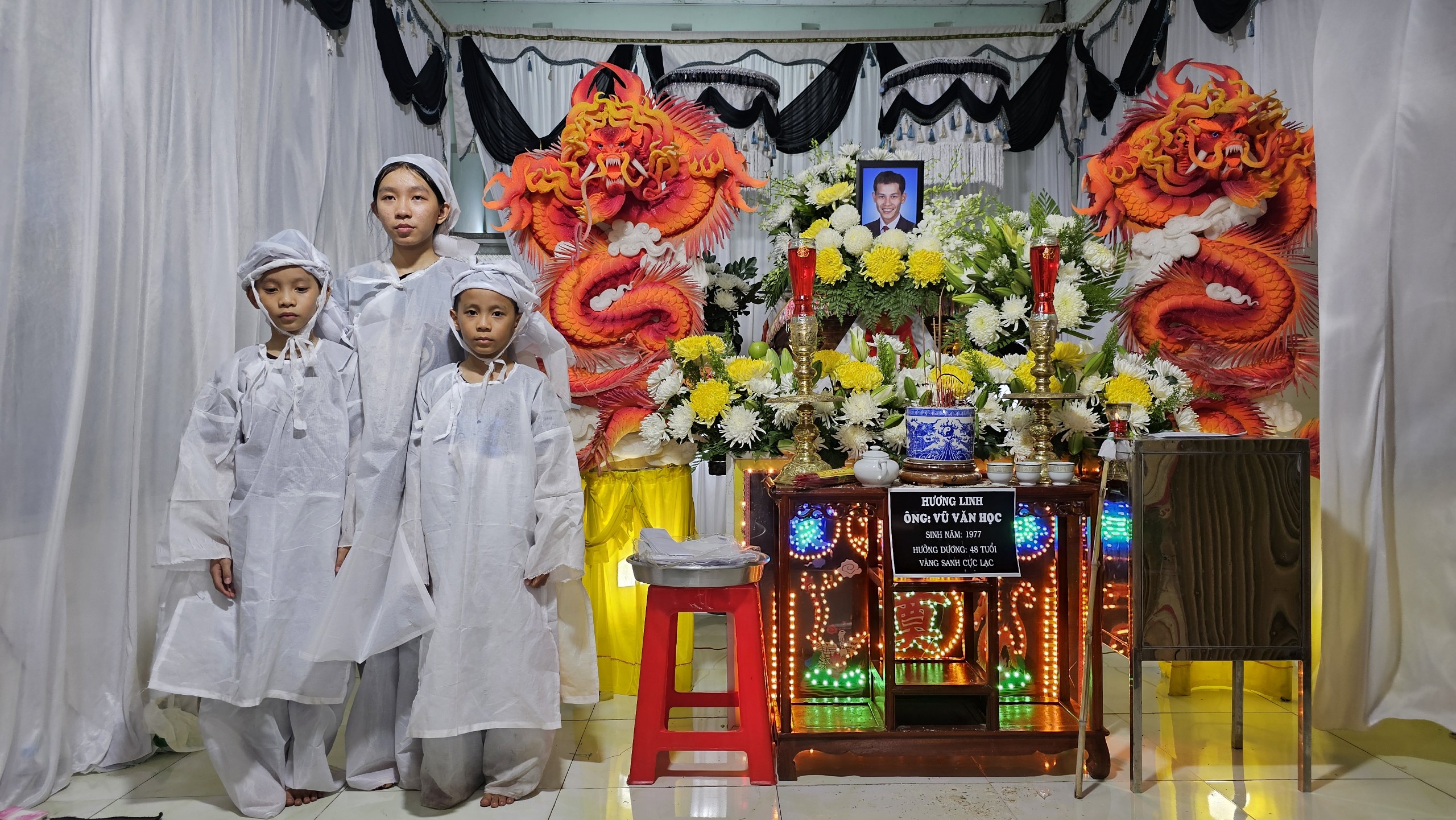 Vụ tai nạn ở ngã tư An Sương: Tài xế tử vong bỏ lại vợ thất nghiệp cùng 3 con nhỏ- Ảnh 1. Vụ tai nạn ở ngã tư An Sương: Tài xế tử vong bỏ lại vợ thất nghiệp cùng 3 con nhỏ- Ảnh 1.