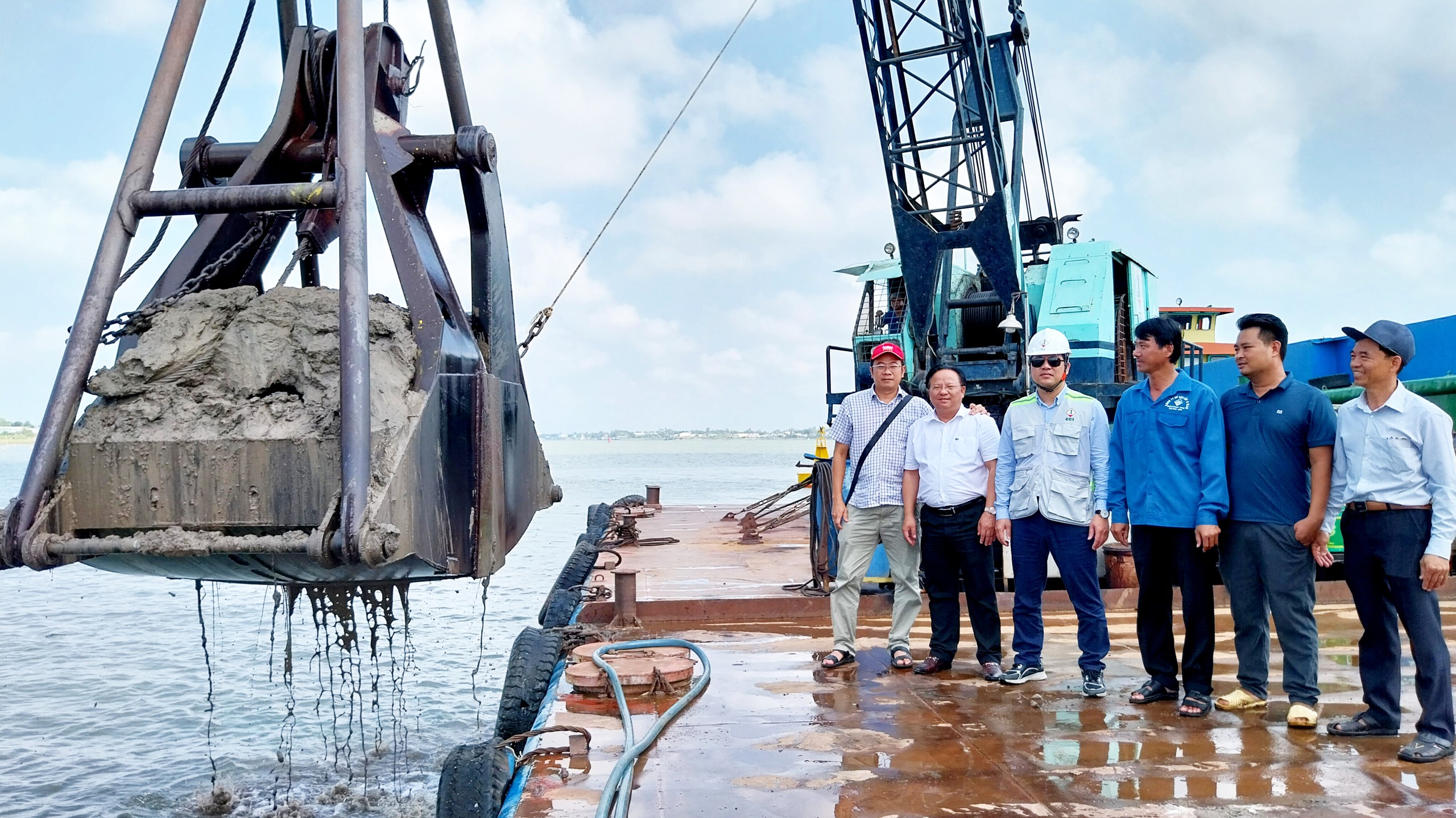 Mỏ c&aacute;t thứ 6 theo cơ chế đặc th&ugrave; ở Đồng Th&aacute;p bắt đầu khai th&aacute;c- Ảnh 1.