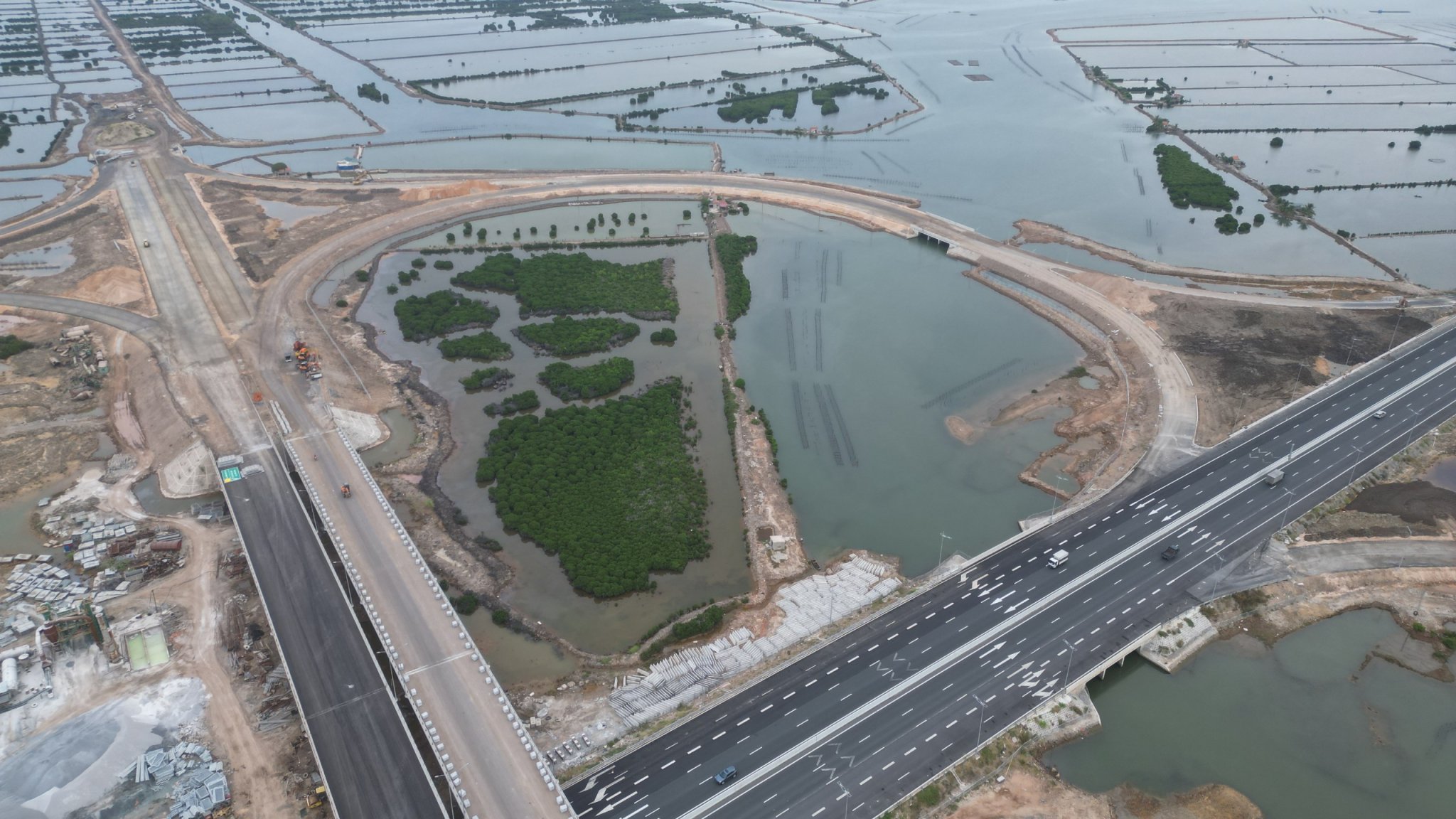 V&igrave; sao loạt dự &aacute;n giao th&ocirc;ng trọng điểm ở Quảng Ninh 