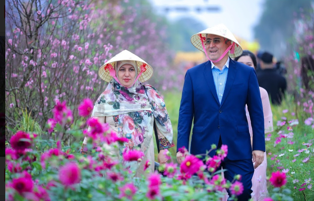 Trải nghiệm Tết Việt tại ‘Ngày tìm hiểu Việt Nam 2024’- Ảnh 1. Trải nghiệm Tết Việt tại ‘Ngày tìm hiểu Việt Nam 2024’- Ảnh 1.