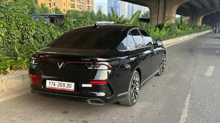 Phải l&agrave;m g&igrave; khi bị người kh&aacute;c d&aacute;n biển số tr&ugrave;ng với xe của m&igrave;nh?- Ảnh 1.