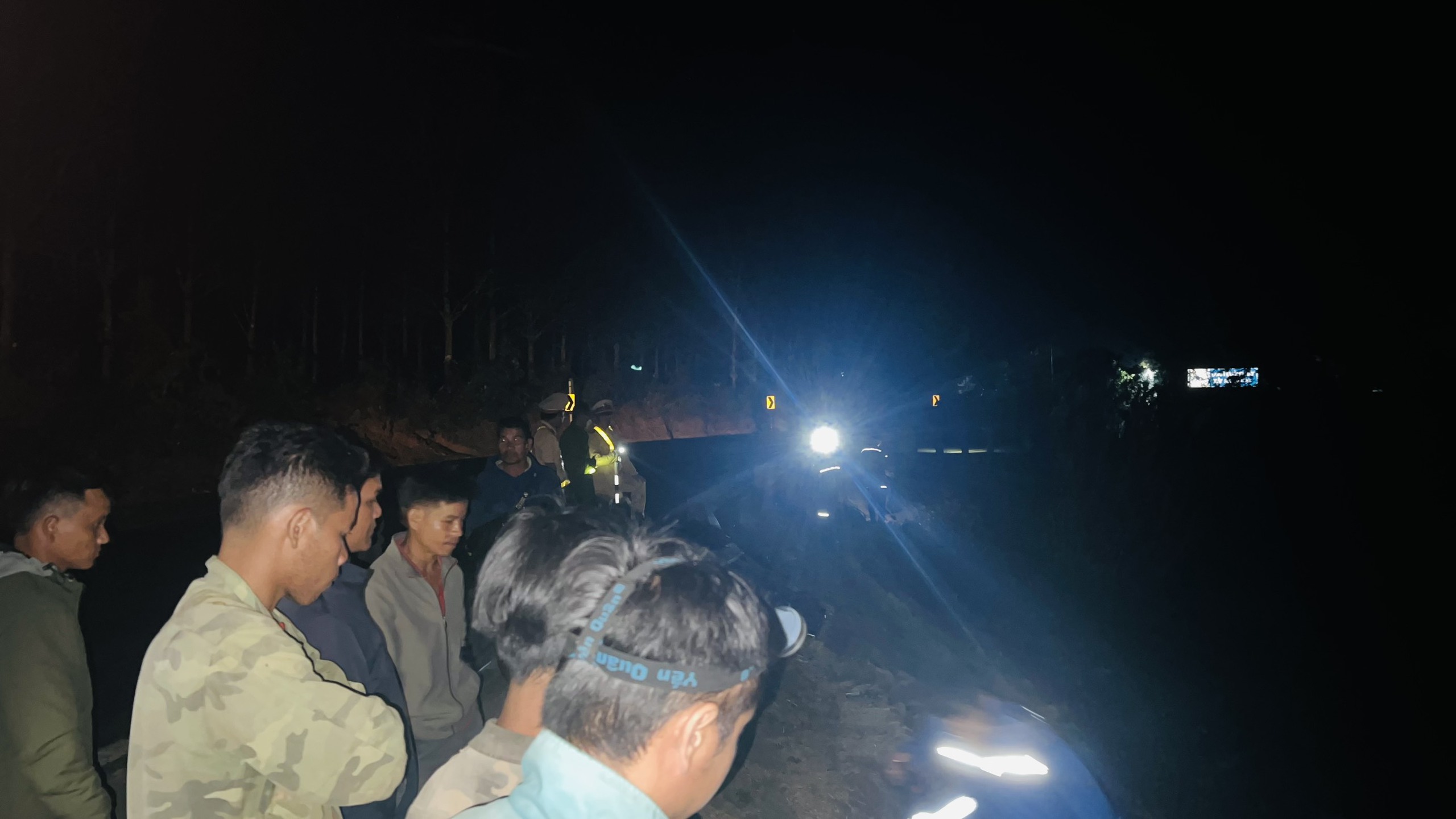 V&igrave; sao xe kh&aacute;ch chở 37 người bị lật tr&ecirc;n đường Hồ Ch&iacute; Minh?- Ảnh 1.