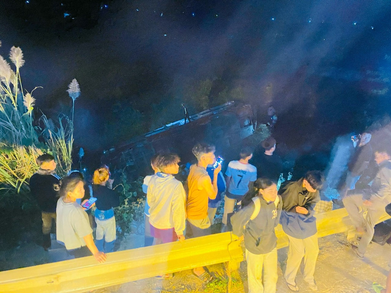 Vụ lật xe kh&aacute;ch tr&ecirc;n đường Hồ Ch&iacute; Minh: T&agrave;i xế kh&ocirc;ng vi phạm nồng độ cồn- Ảnh 1.