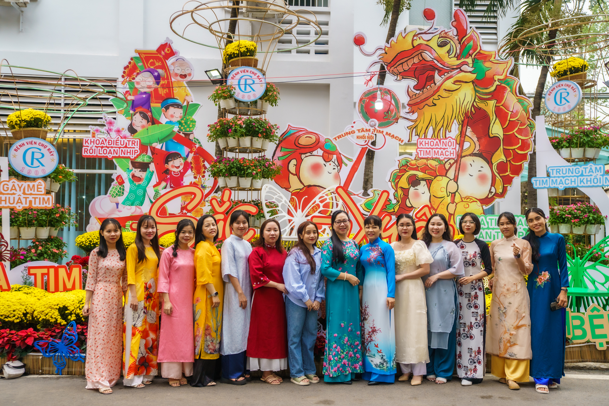 Nghìn người dạo chơi ở đường xuân đặc biệt trong bệnh viện Chợ Rẫy- Ảnh 6. Nghìn người dạo chơi ở đường xuân đặc biệt trong bệnh viện Chợ Rẫy- Ảnh 6.