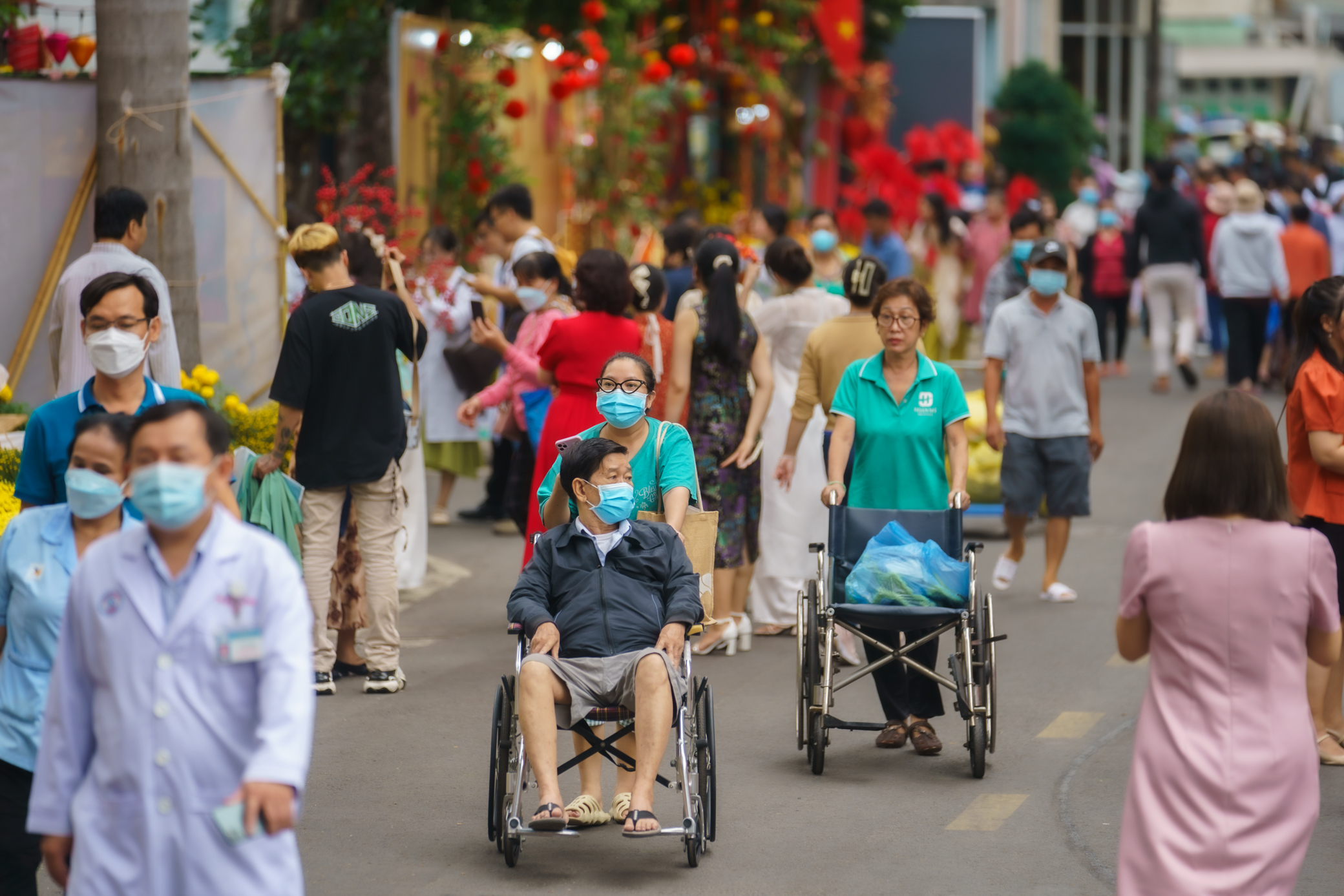 Nghìn người dạo chơi ở đường xuân đặc biệt trong bệnh viện Chợ Rẫy- Ảnh 5. Nghìn người dạo chơi ở đường xuân đặc biệt trong bệnh viện Chợ Rẫy- Ảnh 5.