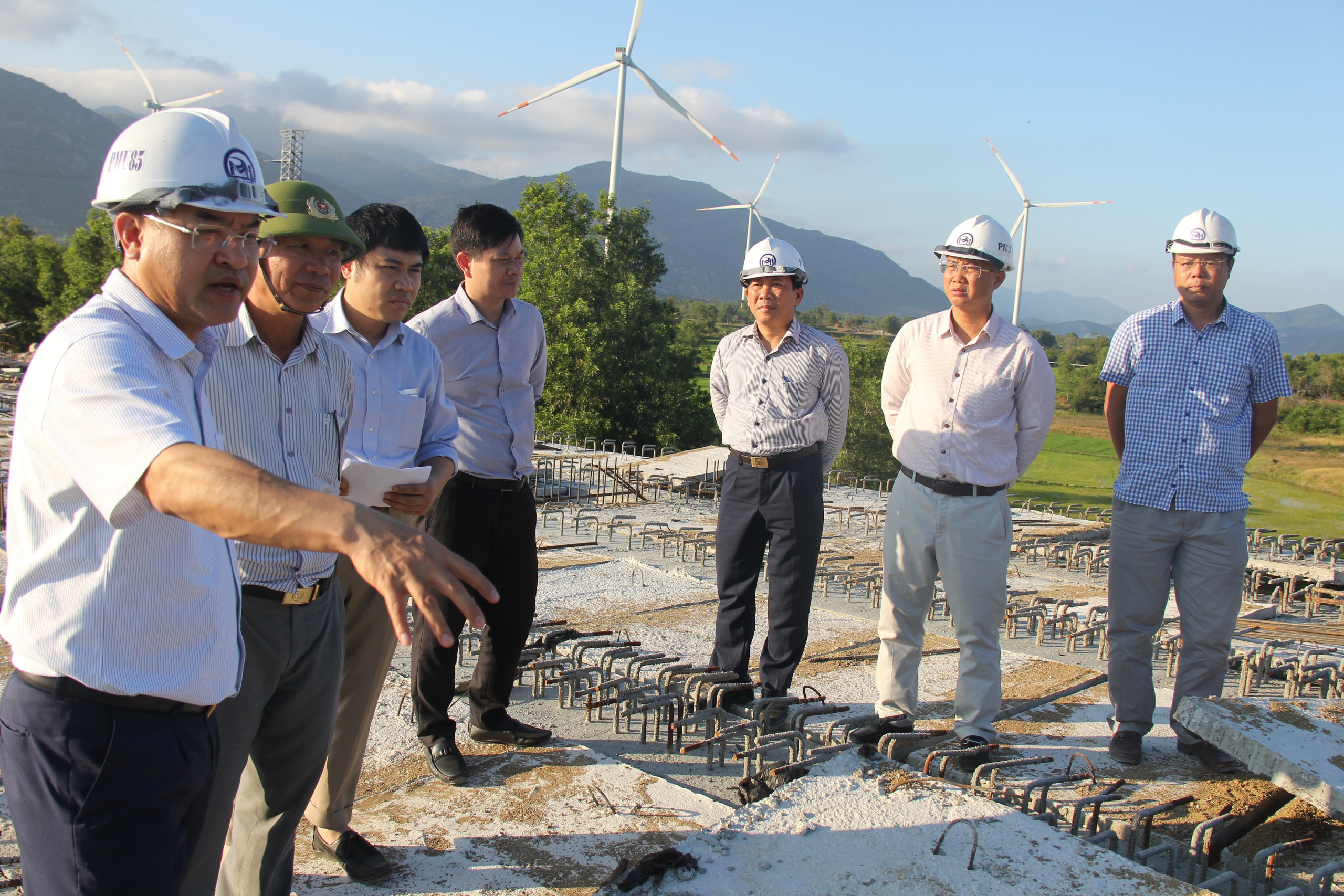 Chạy nước r&uacute;t thi c&ocirc;ng n&uacute;t giao kết nối QL1 với cao tốc Cam L&acirc;m - Vĩnh Hảo- Ảnh 1.