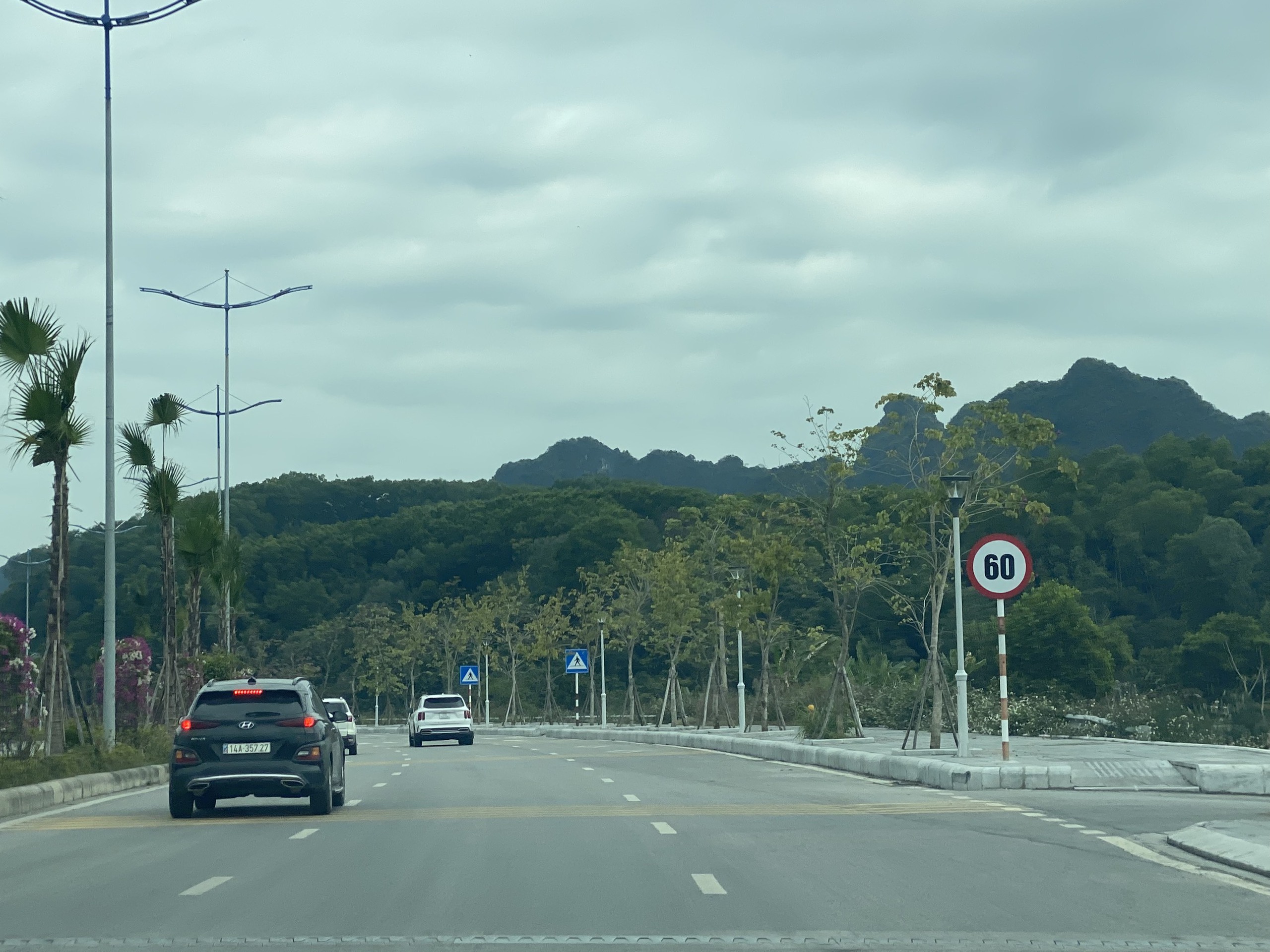 V&igrave; sao hạn chế tốc độ 40-60km/h tr&ecirc;n đường bao biển 6 l&agrave;n xe?- Ảnh 1.