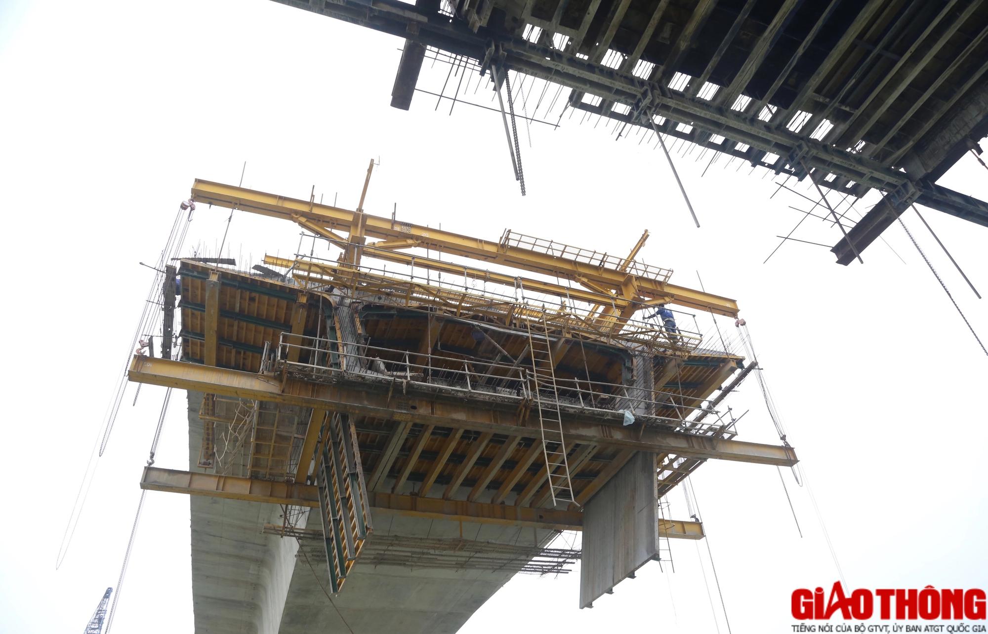 Hình hài cầu vượt sông dài nhất trên cao tốc Bắc - Nam những ngày cận Tết- Ảnh 6. Hình hài cầu vượt sông dài nhất trên cao tốc Bắc - Nam những ngày cận Tết- Ảnh 6.