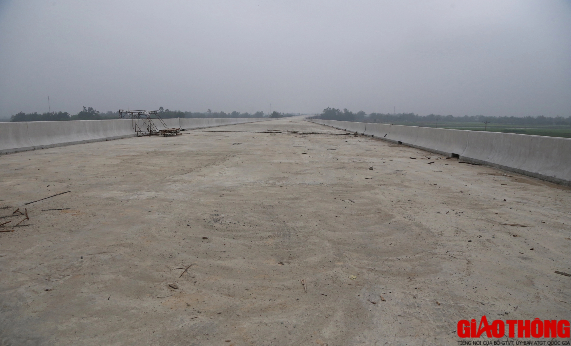 Hình hài cầu vượt sông dài nhất trên cao tốc Bắc - Nam những ngày cận Tết- Ảnh 13. Hình hài cầu vượt sông dài nhất trên cao tốc Bắc - Nam những ngày cận Tết- Ảnh 13.