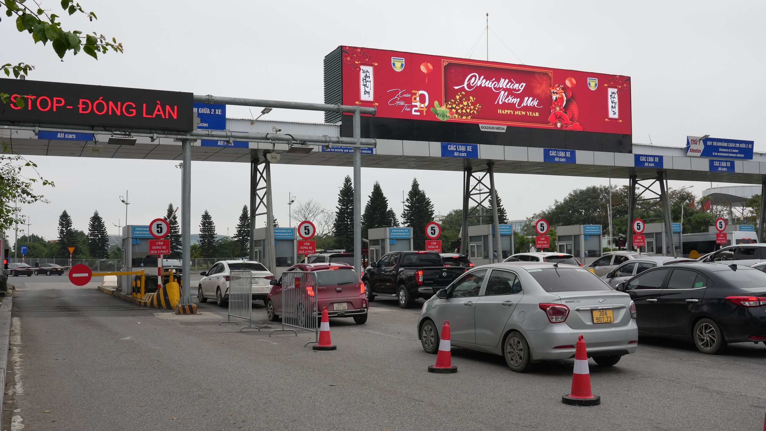 S&acirc;n bay Nội B&agrave;i th&iacute; điểm thu ph&iacute; kh&ocirc;ng dừng từ chiều 6/2- Ảnh 1.