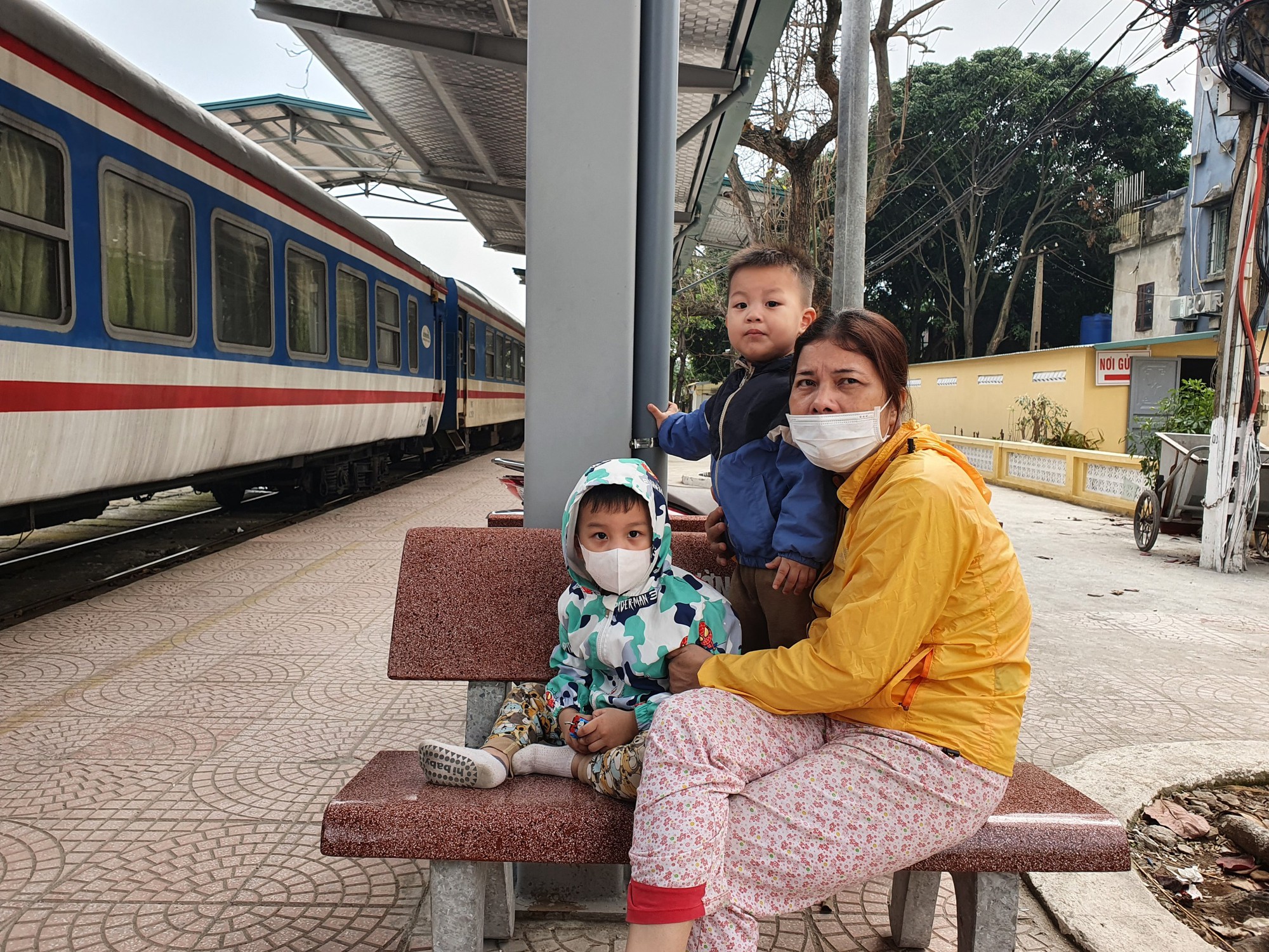Nhộn nhịp s&acirc;n ga tuyến đường sắt H&agrave; Nội - Hải Ph&ograve;ng ng&agrave;y cận Tết- Ảnh 11.