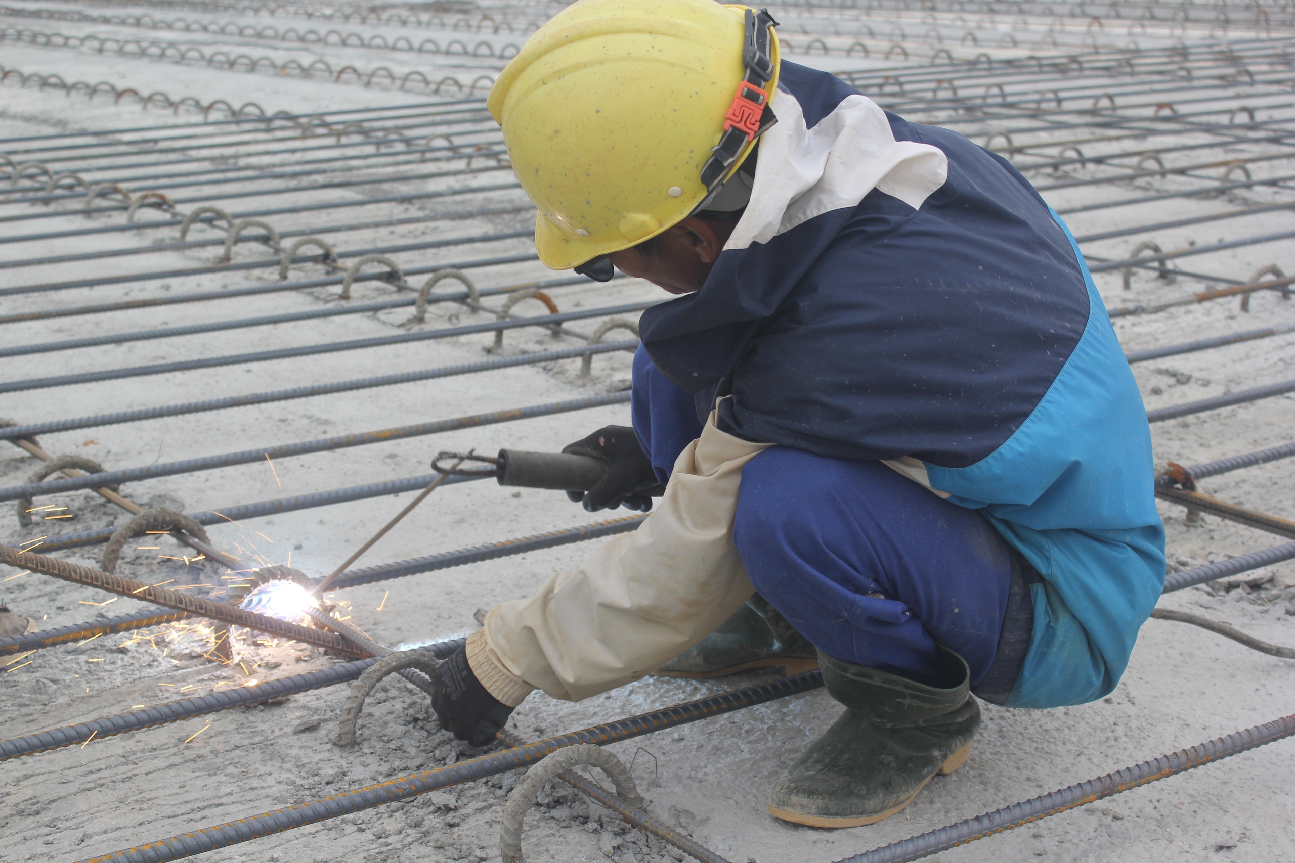 Cận Tết: Công trường cao tốc Bắc - Nam qua Hà Tĩnh vẫn rộn tiếng máy- Ảnh 4. Cận Tết: Công trường cao tốc Bắc - Nam qua Hà Tĩnh vẫn rộn tiếng máy- Ảnh 4.