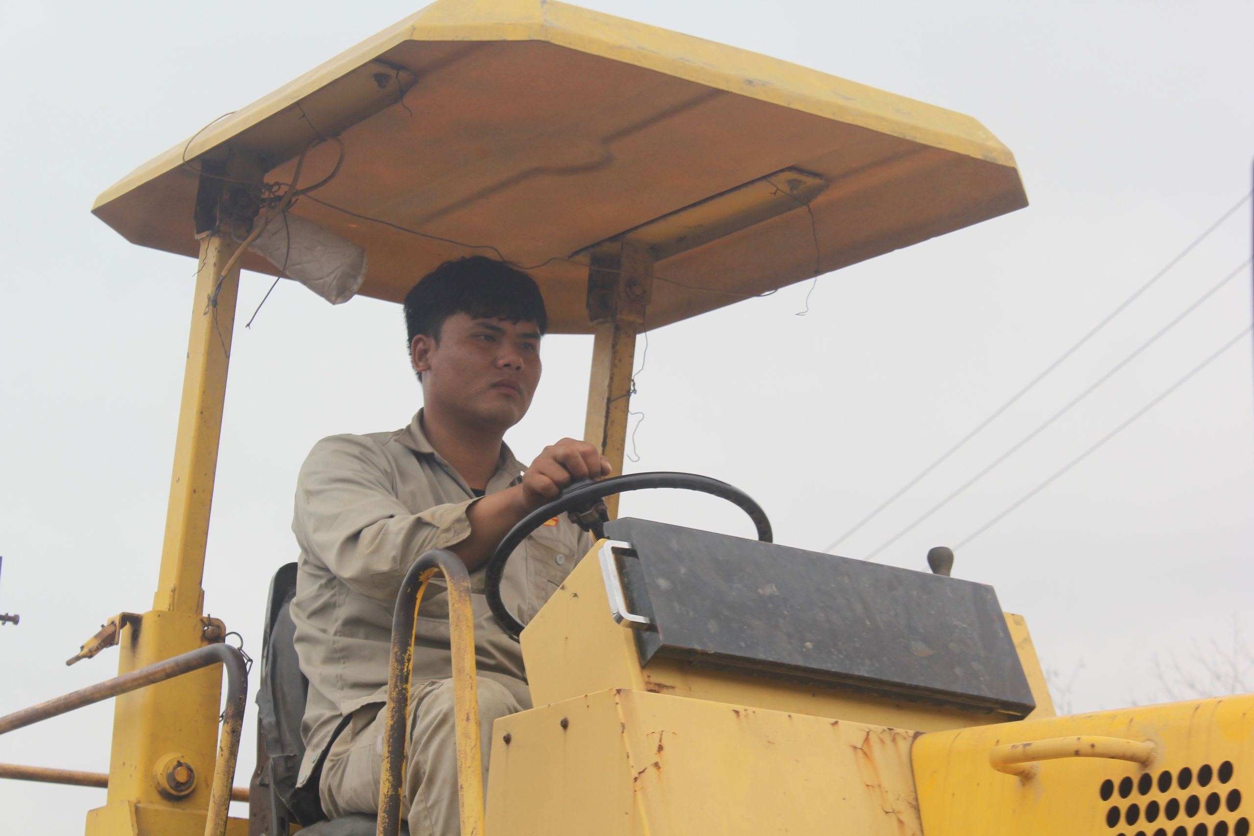 Cận Tết: Công trường cao tốc Bắc - Nam qua Hà Tĩnh vẫn rộn tiếng máy- Ảnh 2. Cận Tết: Công trường cao tốc Bắc - Nam qua Hà Tĩnh vẫn rộn tiếng máy- Ảnh 2.