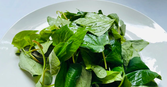 Loại rau c&oacute; lượng vitamin C gấp rưỡi tr&aacute;i cam nhưng kh&ocirc;ng phải ai ăn cũng tốt- Ảnh 5.