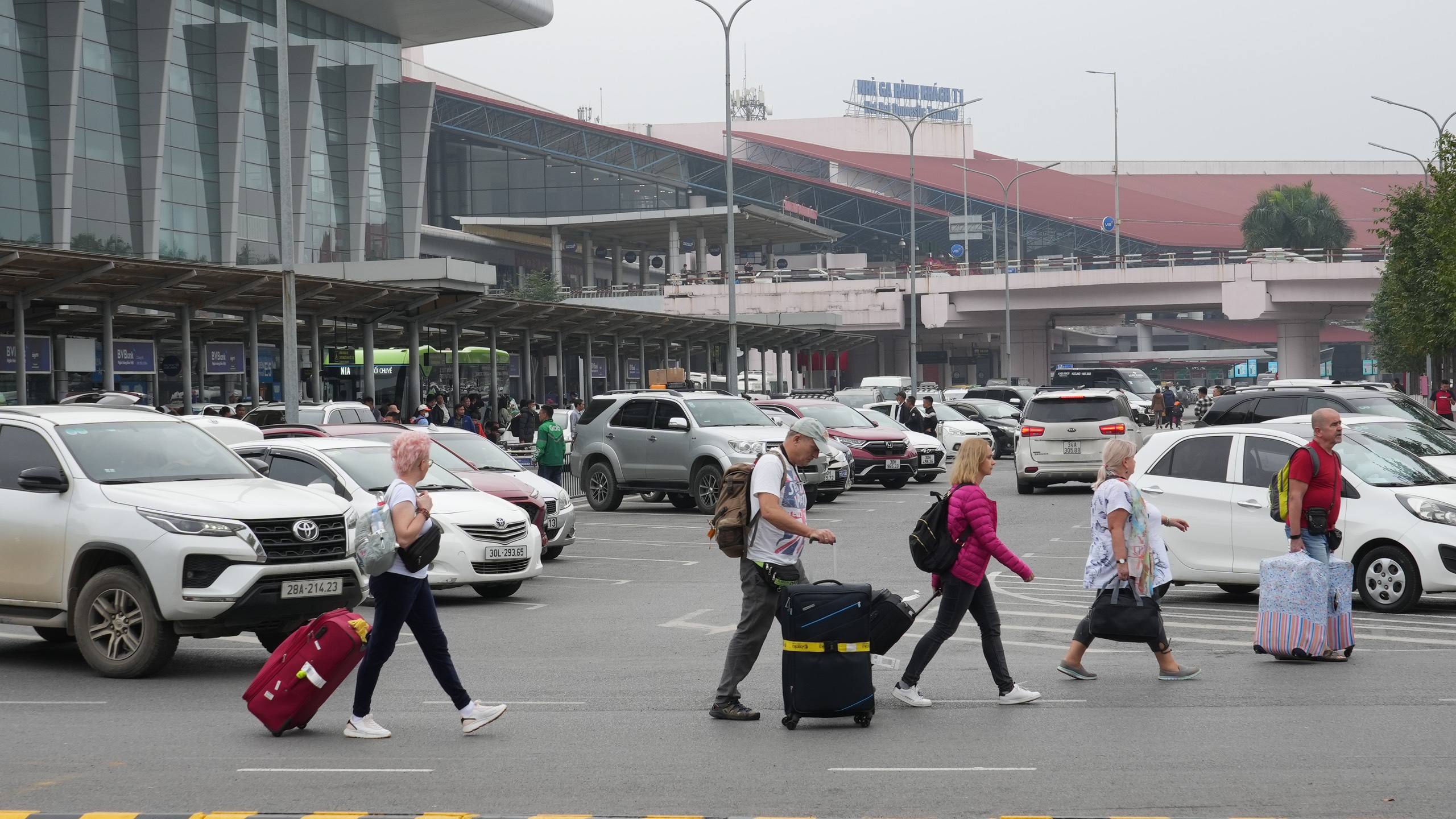 Ng&agrave;y mai (7/2), s&acirc;n bay Nội B&agrave;i dự kiến đ&oacute;n gần 100 ngh&igrave;n lượt kh&aacute;ch- Ảnh 16.