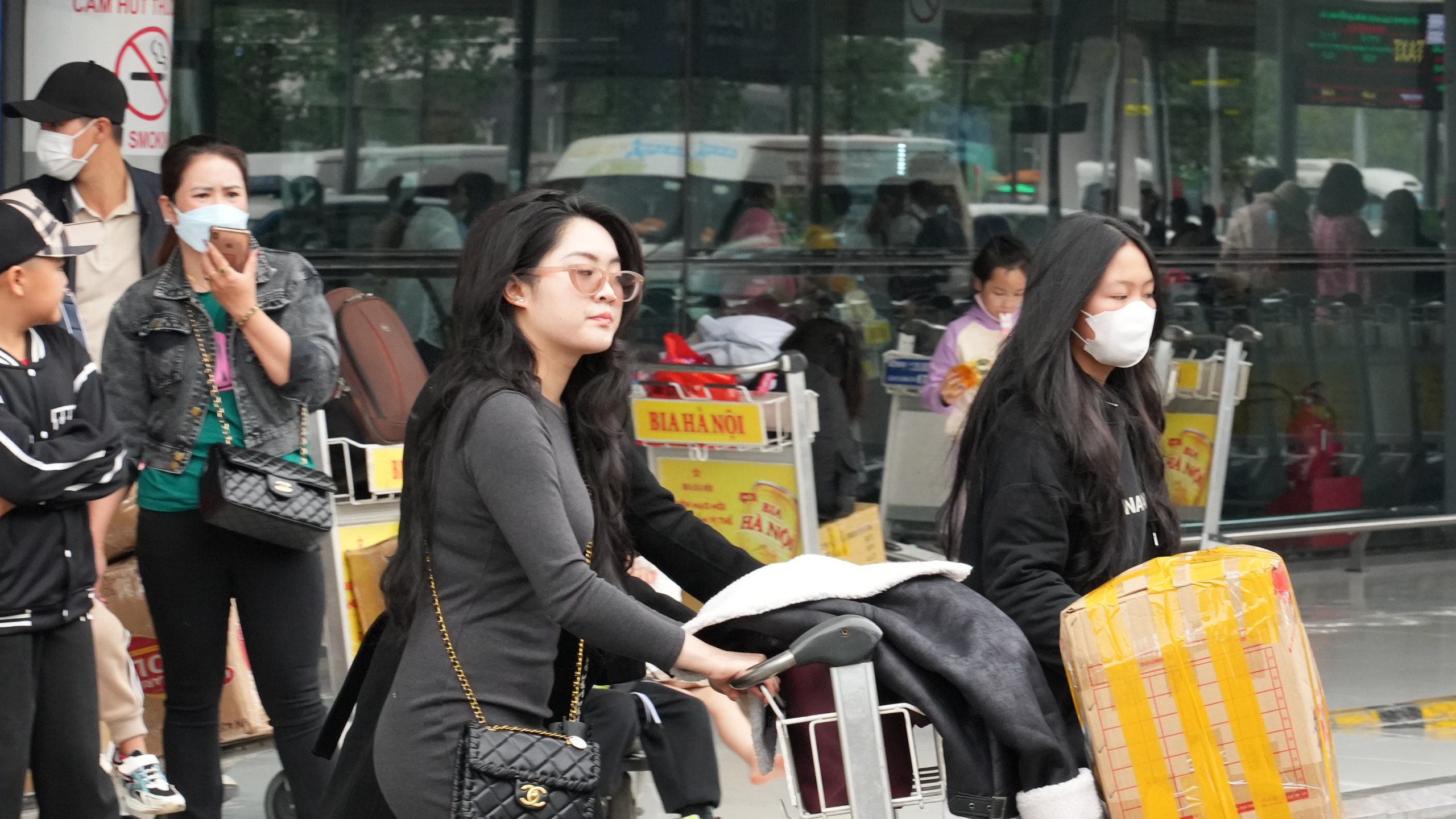 Ng&agrave;y mai (7/2), s&acirc;n bay Nội B&agrave;i dự kiến đ&oacute;n gần 100 ngh&igrave;n lượt kh&aacute;ch- Ảnh 2.