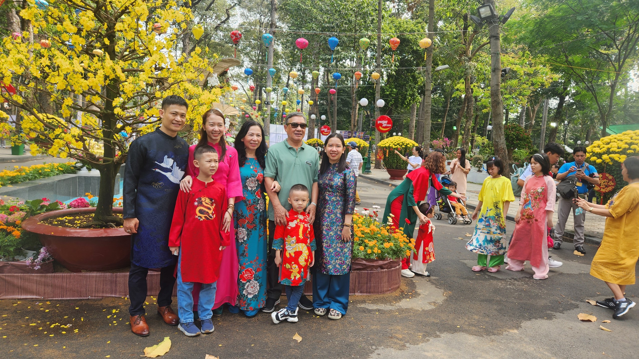 Hội hoa xu&acirc;n TP.HCM khoe sắc thu h&uacute;t người d&acirc;n 