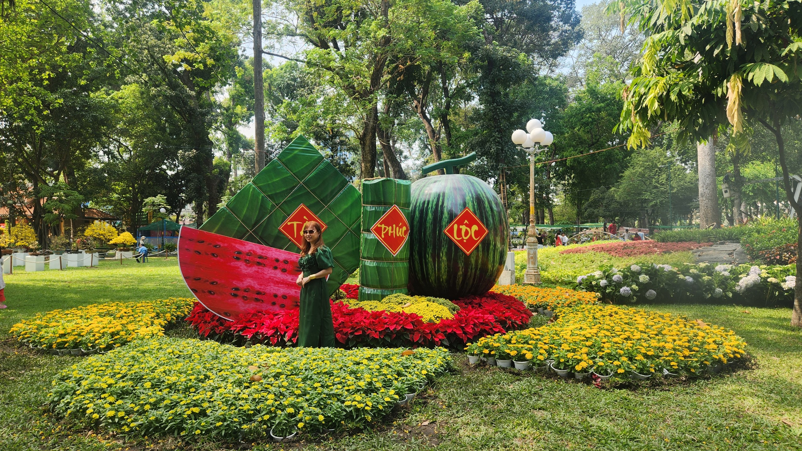 Hội hoa xu&acirc;n TP.HCM khoe sắc thu h&uacute;t người d&acirc;n 