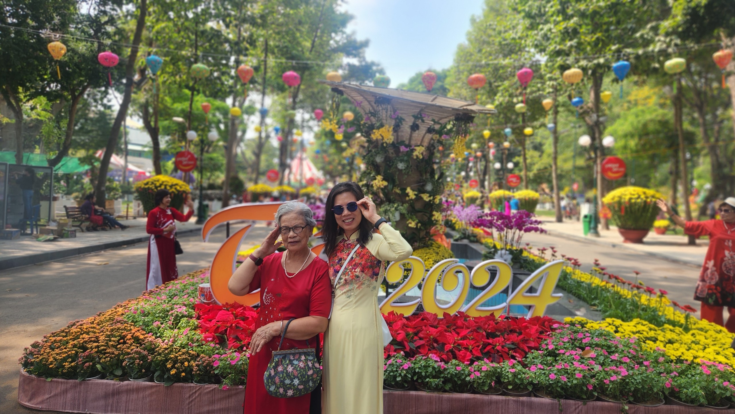 Hội hoa xu&acirc;n TP.HCM khoe sắc thu h&uacute;t người d&acirc;n 