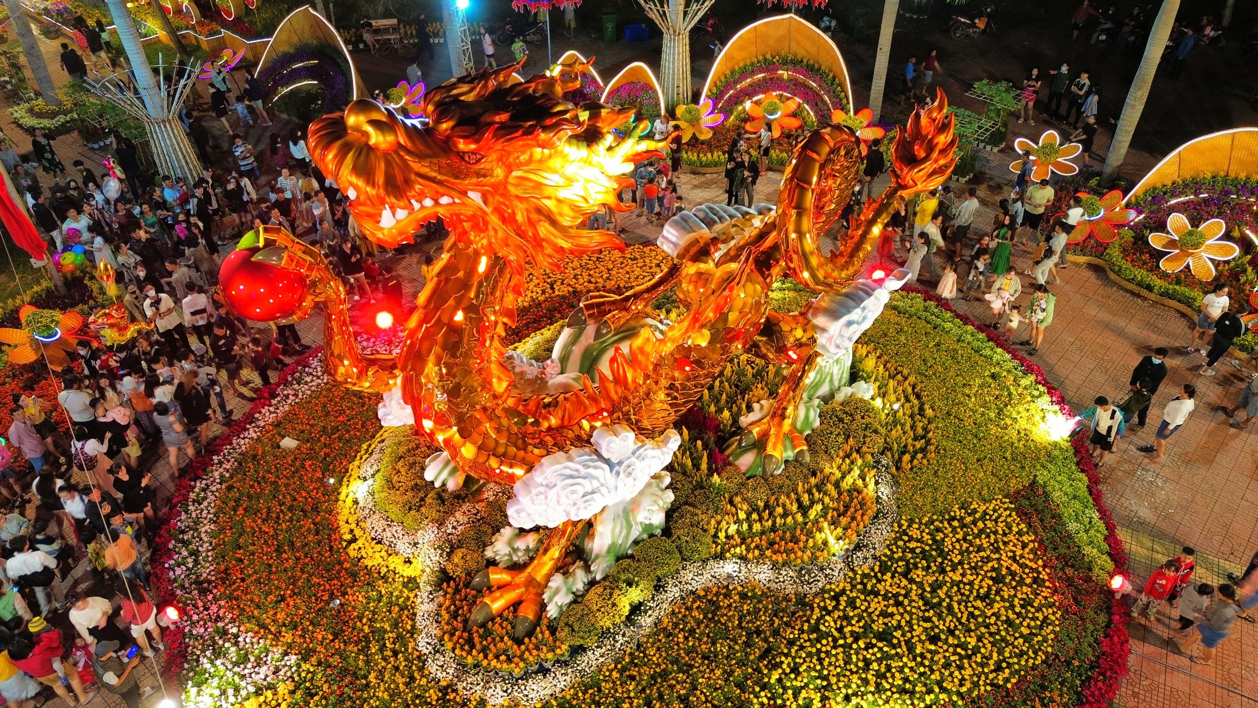 Uy nghi&ecirc;m linh vật rồng 