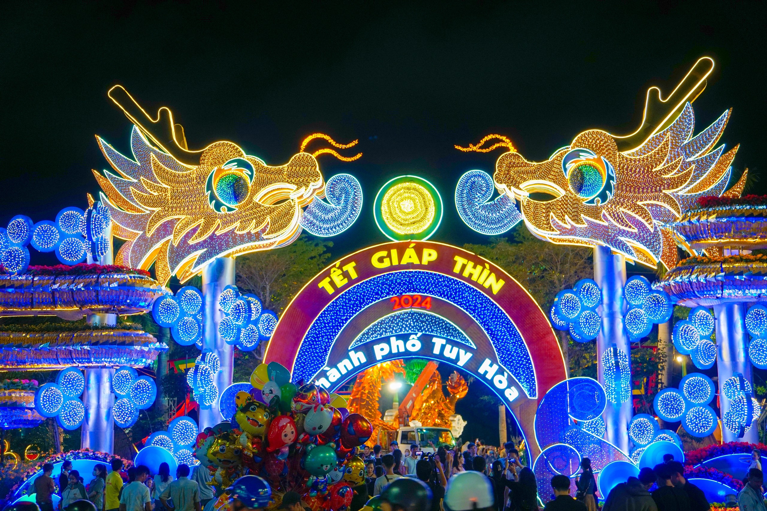 Uy nghi&ecirc;m linh vật rồng 